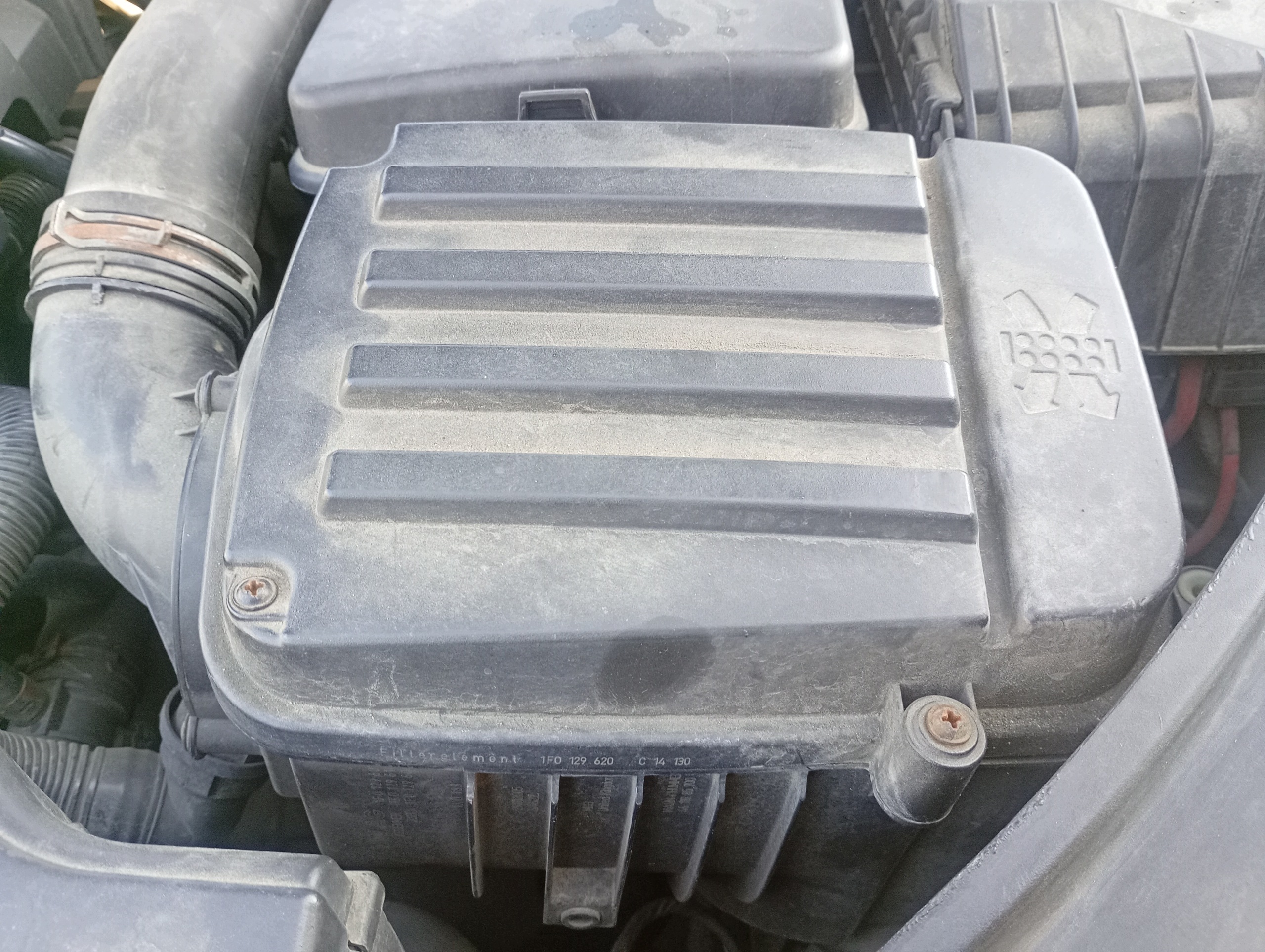 kućište filtera zraka VW Golf V 5 04-08 1.6 8V