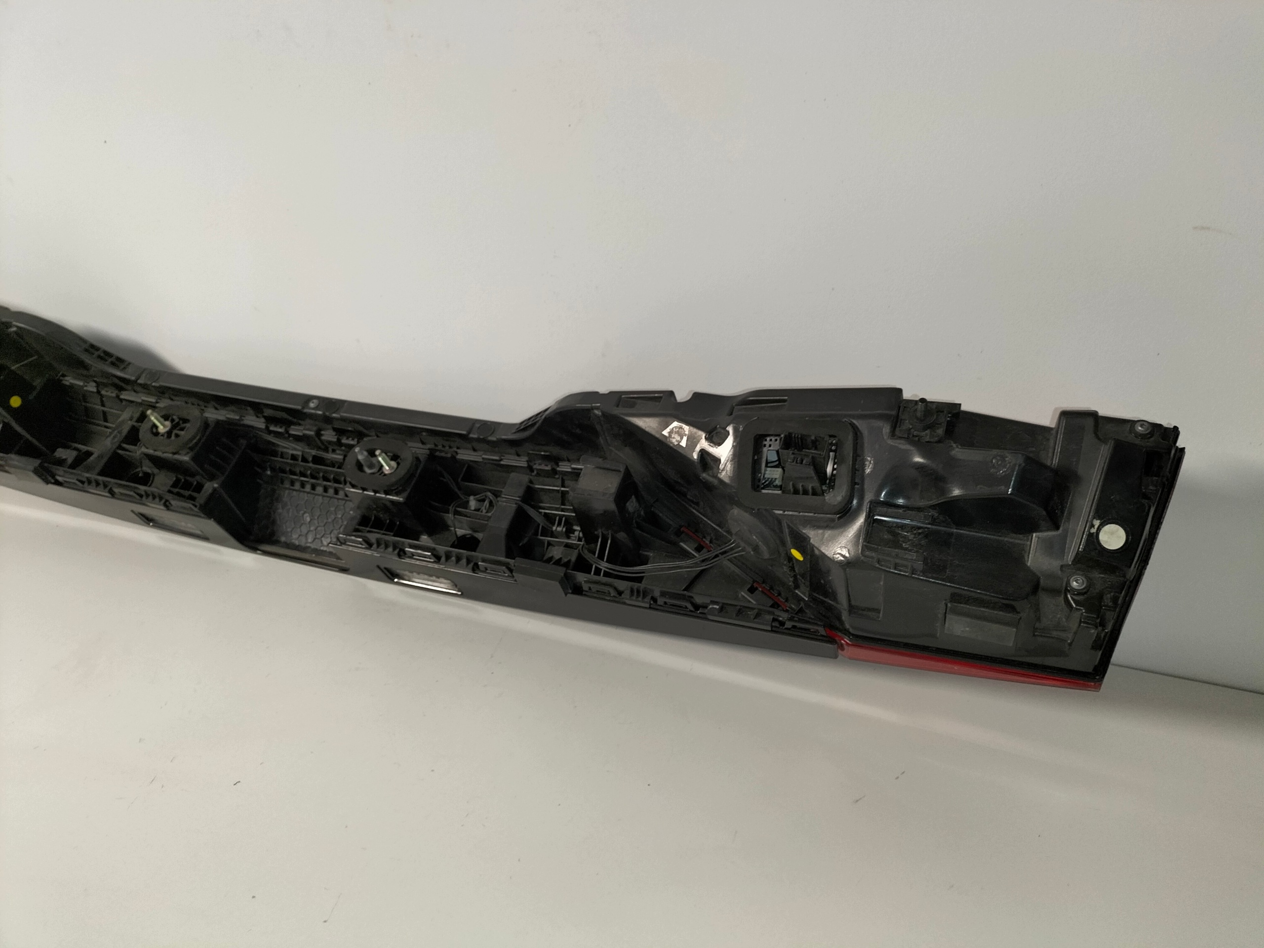 couverture feu de hayon coffre arrière AUDI Q8 4M 18- BASIC