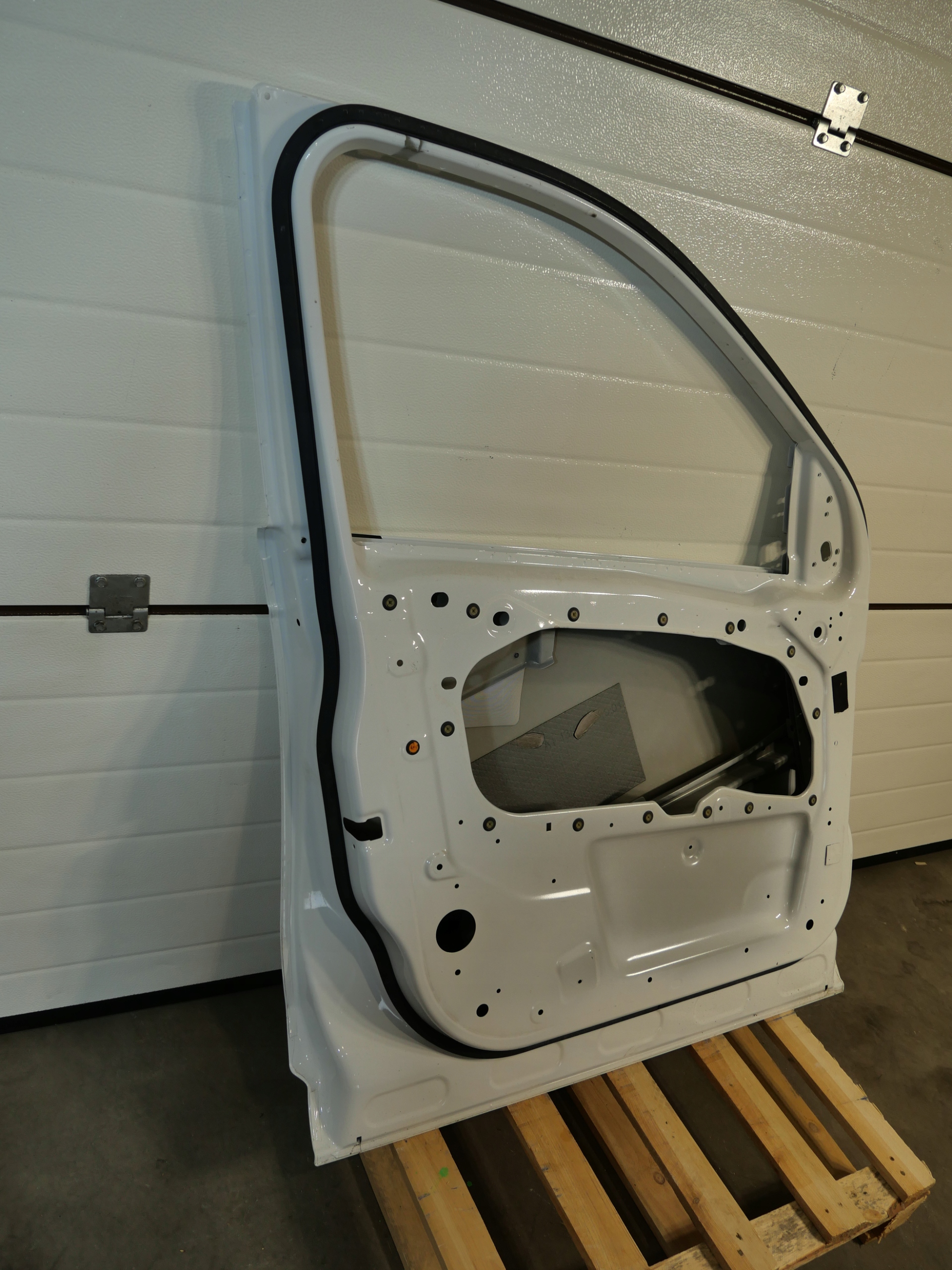 door LAND ROVER DISCOVERY Sport left front