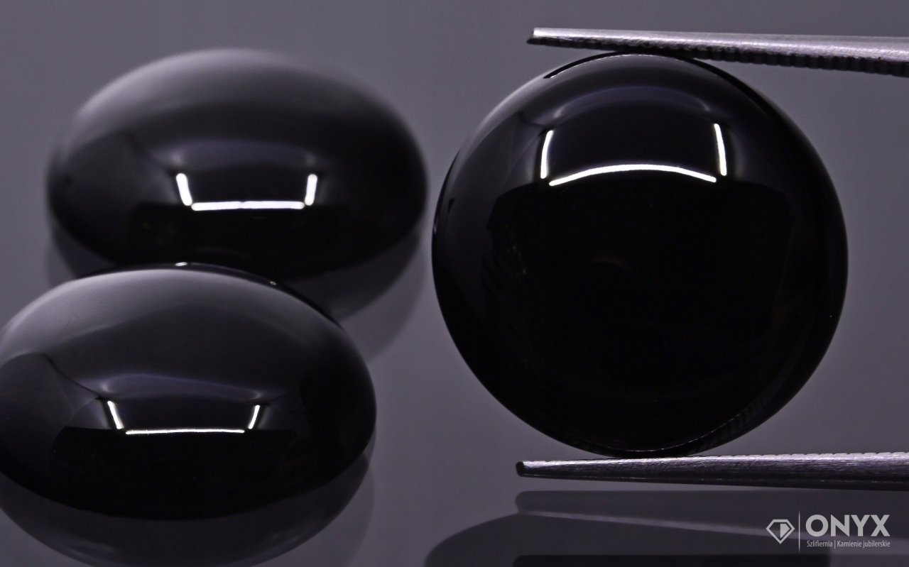 Onyx kabošon kulatý fi 25 mm