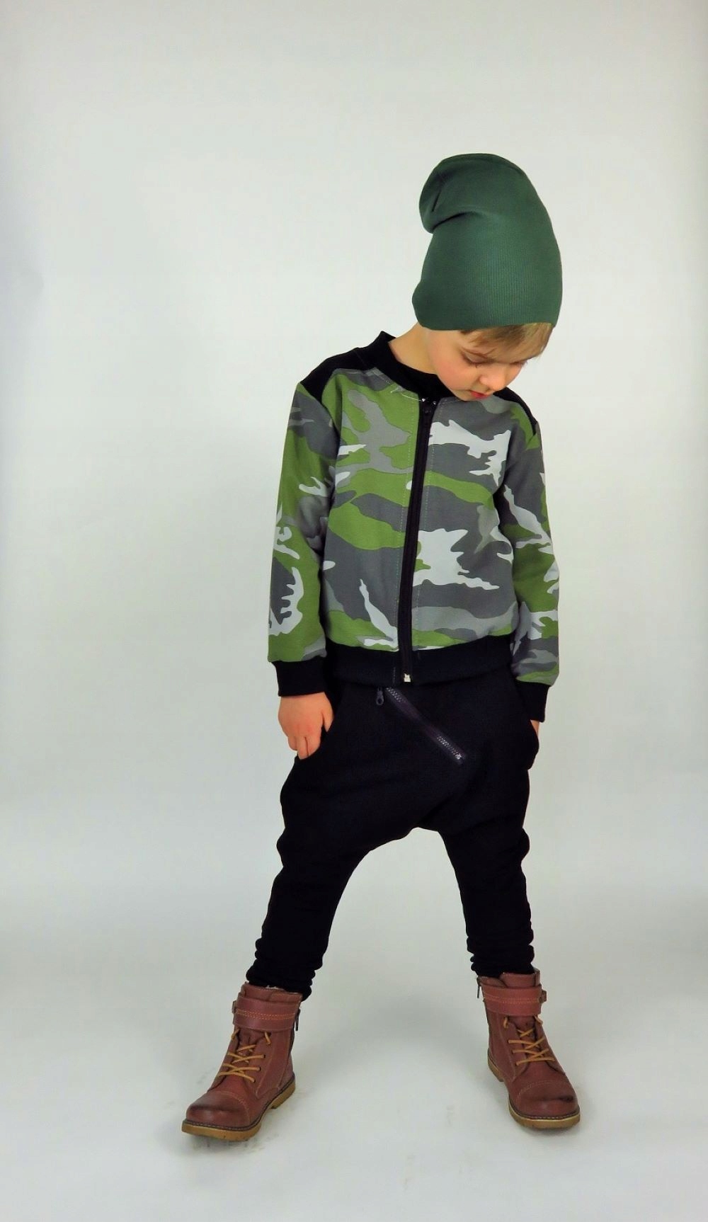 Spodnie baggy czarne Caramba Mamma 122 Wiek dziecka 7 lat +