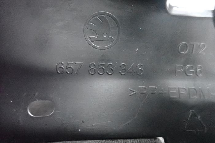 SKODA SCALA 19-23 fedél zárhíd