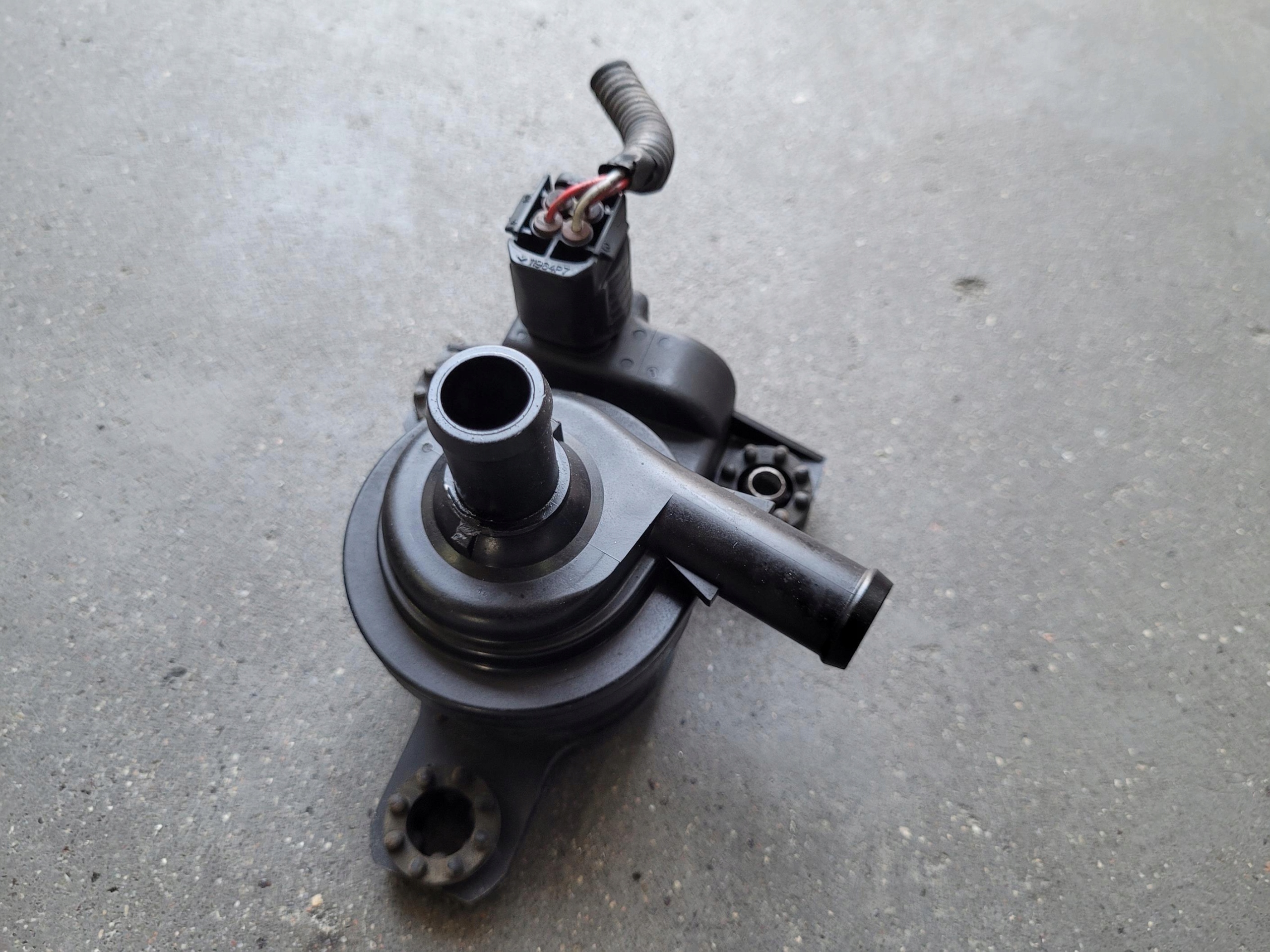 pumpa pumpa vode LEXUS RX II 400 RX400 H 3.3