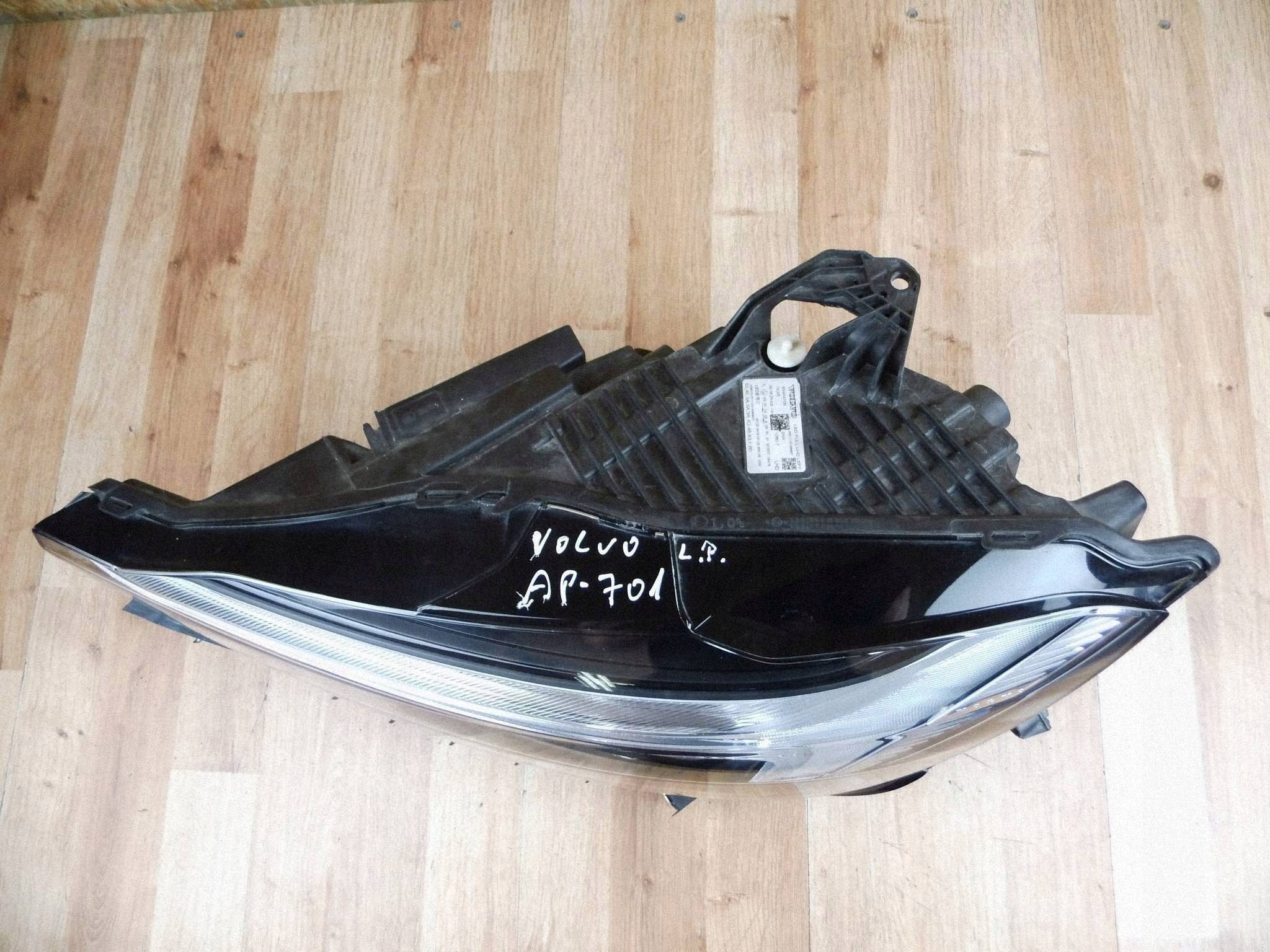 Volvo XC60 II 2023+ LIFT light left front front left 32404705