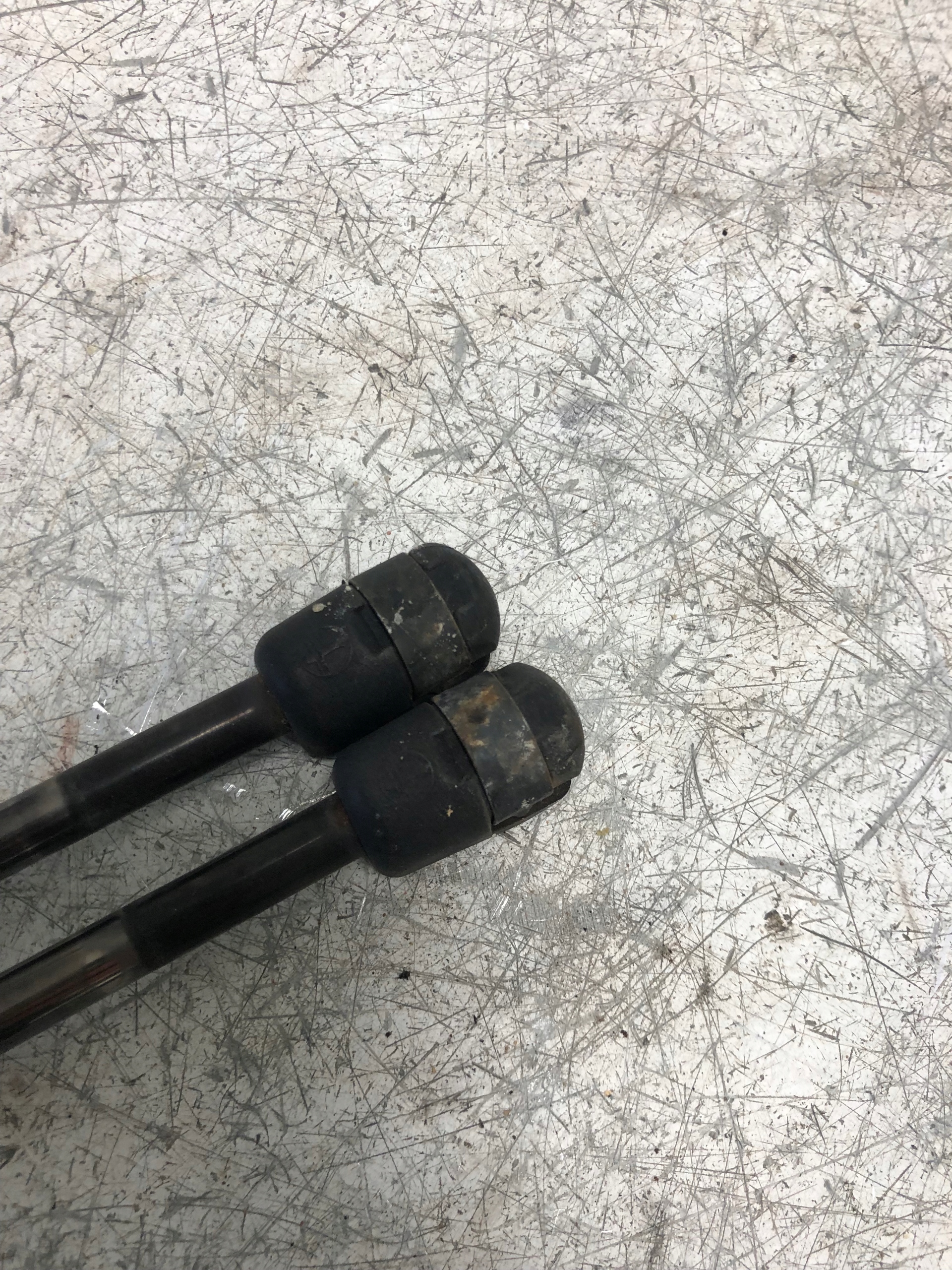 damper bonnet FOCUS MK2 KOMBI 4M51-N406A10-AB