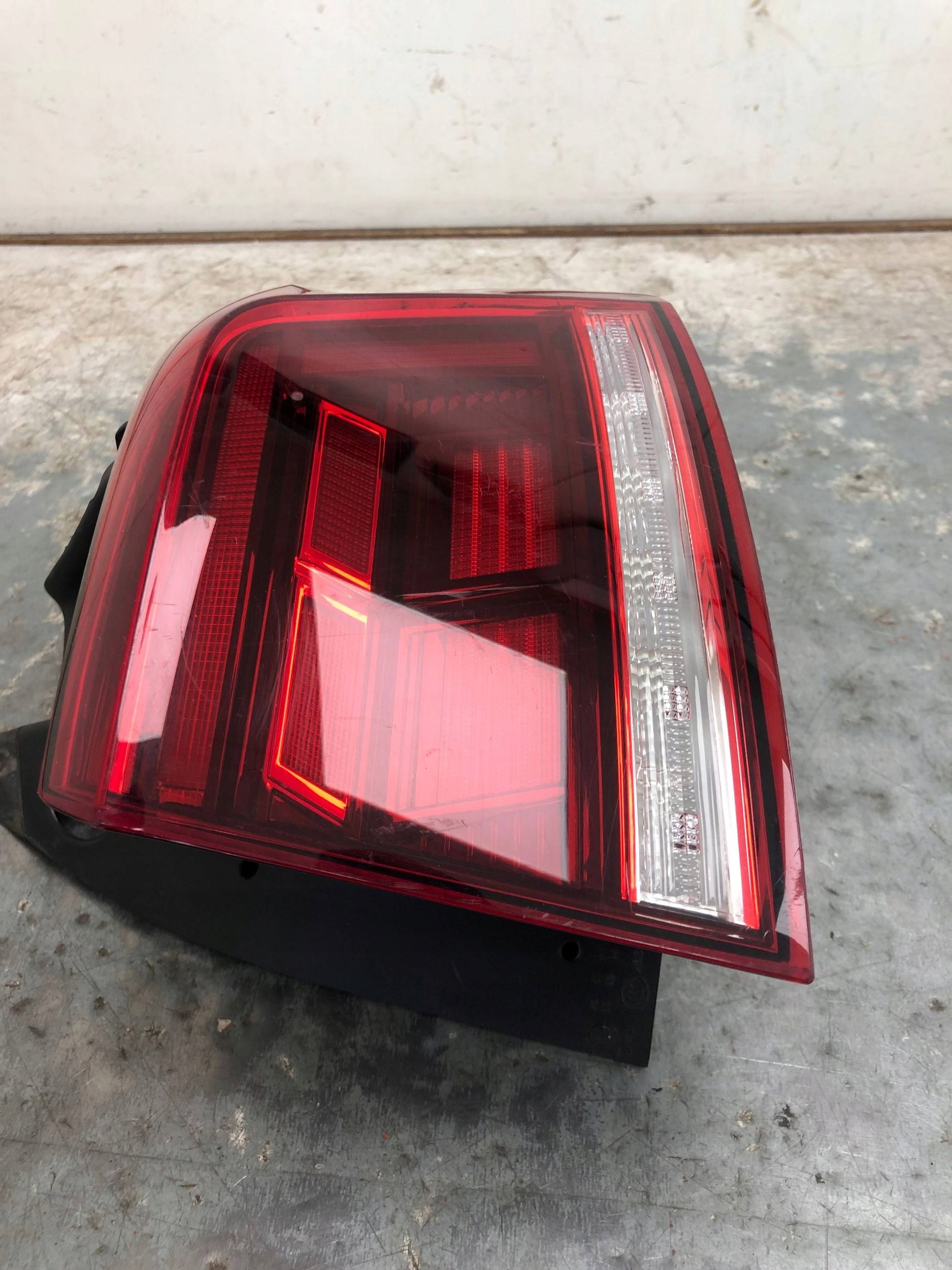 light right rear part VW PASSAT B8 KOMBI 3G9945096E