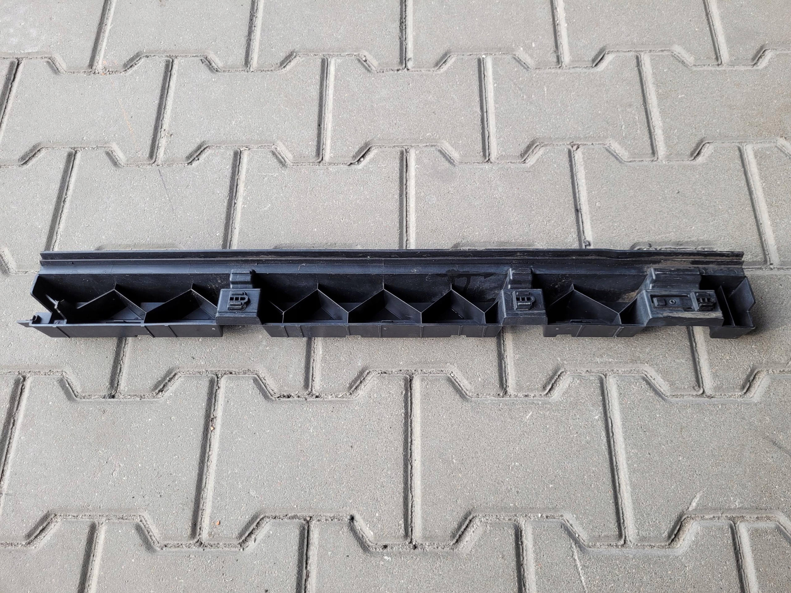 support holder mouldings PROGOWEJ left 31386131 VOLVO S90 II V90