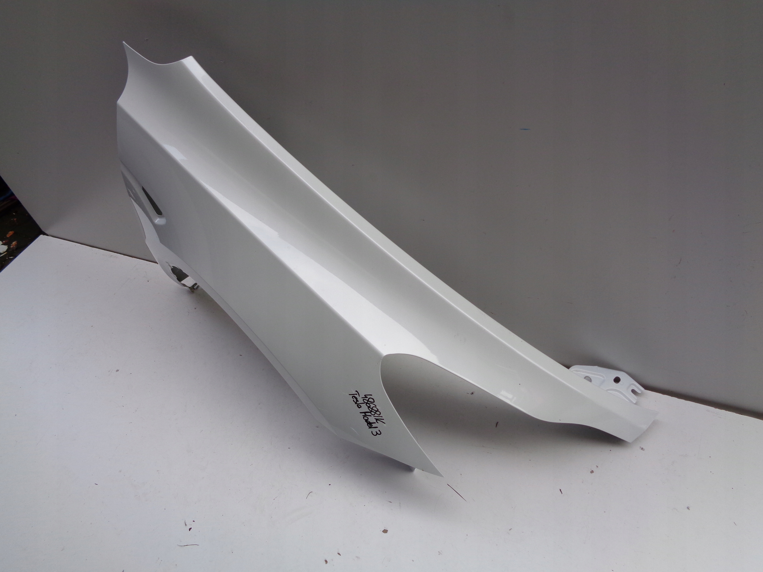 fender right front TESLA MODEL Y NR 48688