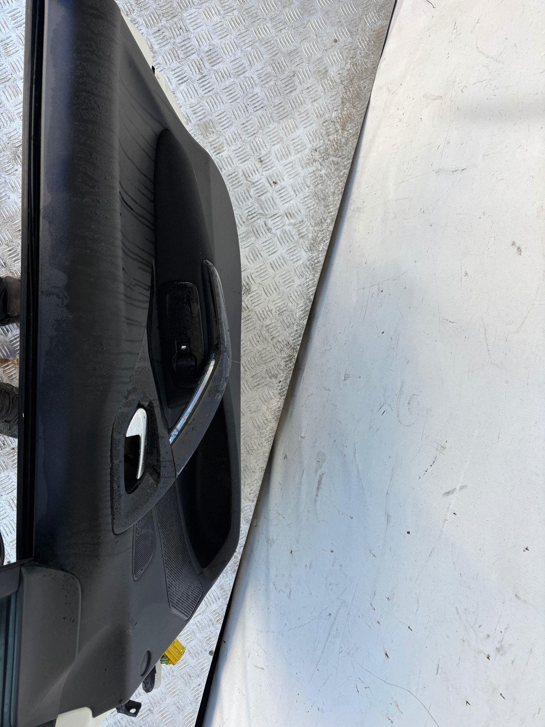door front front right PEUGEOT 208 and 12