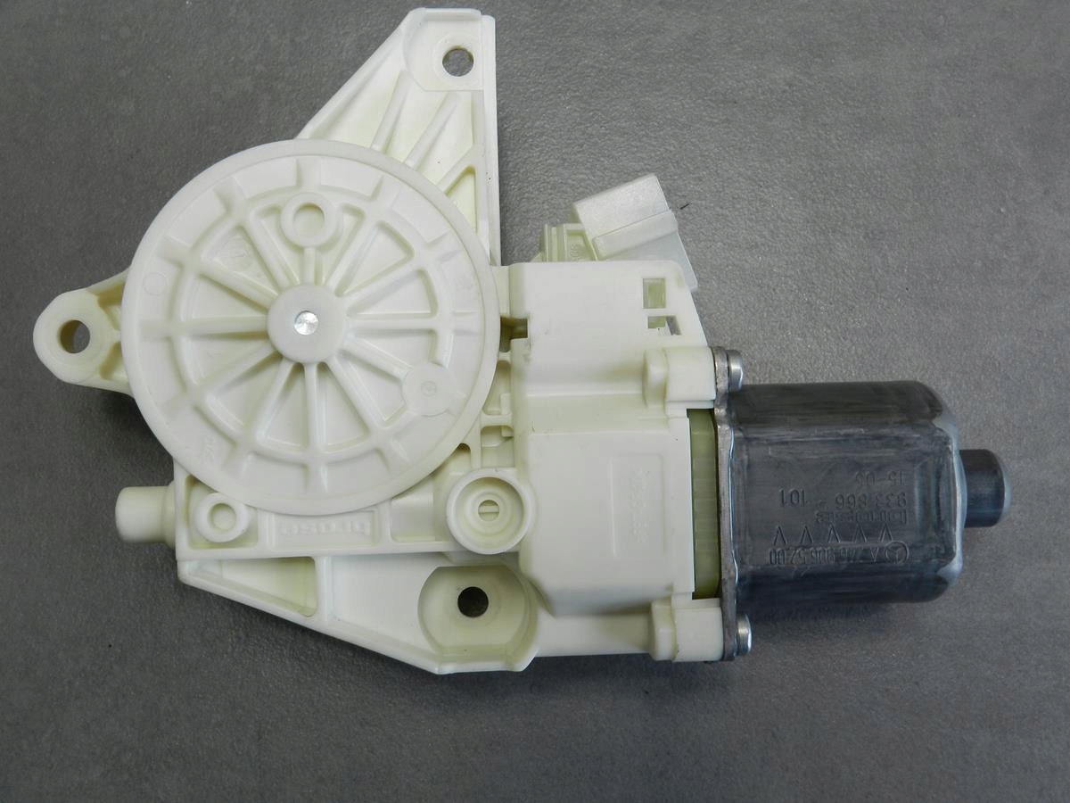 MERCEDES W176 mini motor windows right A2469065200