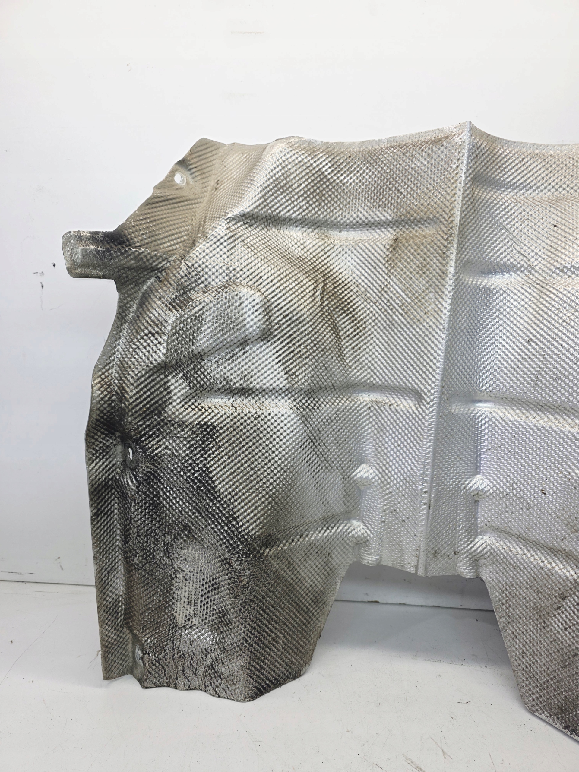 Blende Abdeckung TERMICZNA des Auspuffs AUDI A4 B6 B7 8E0804159B