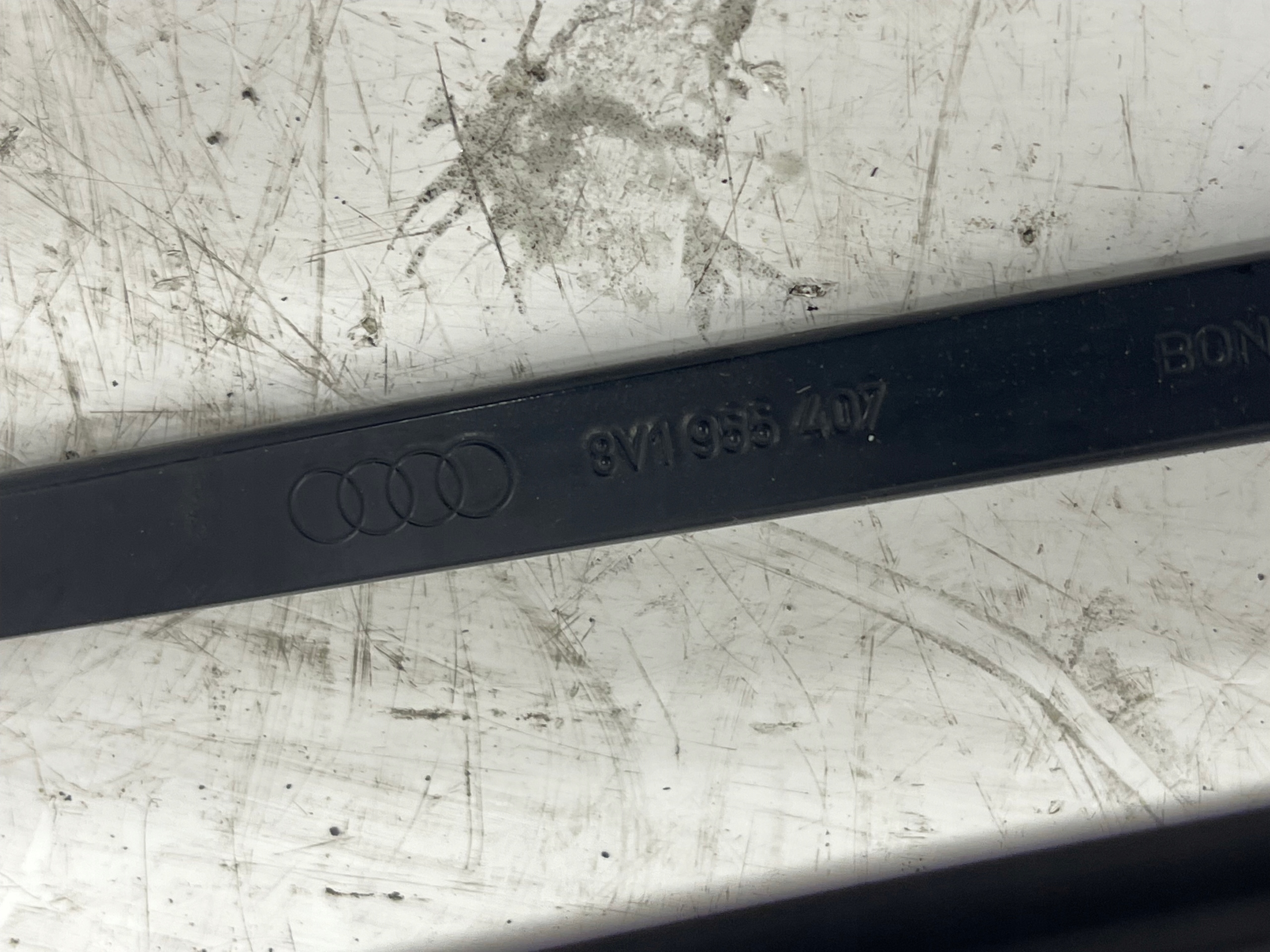 AUDI A3 8V Bracci tergicristallo 8V1955407 8V1955408 Komplet