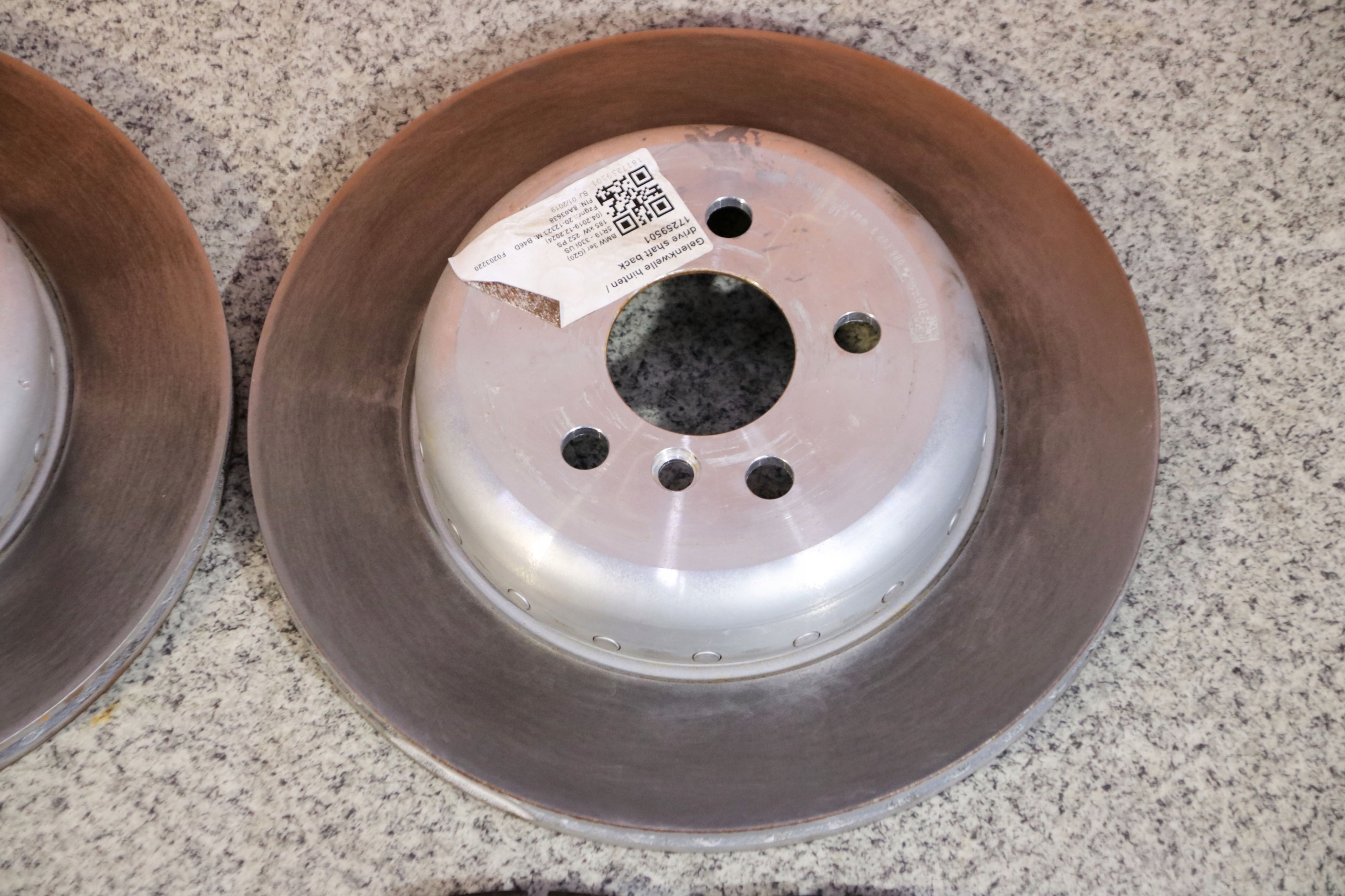 BMW G20 330i discs plates rear part 330x20 3 km !!!