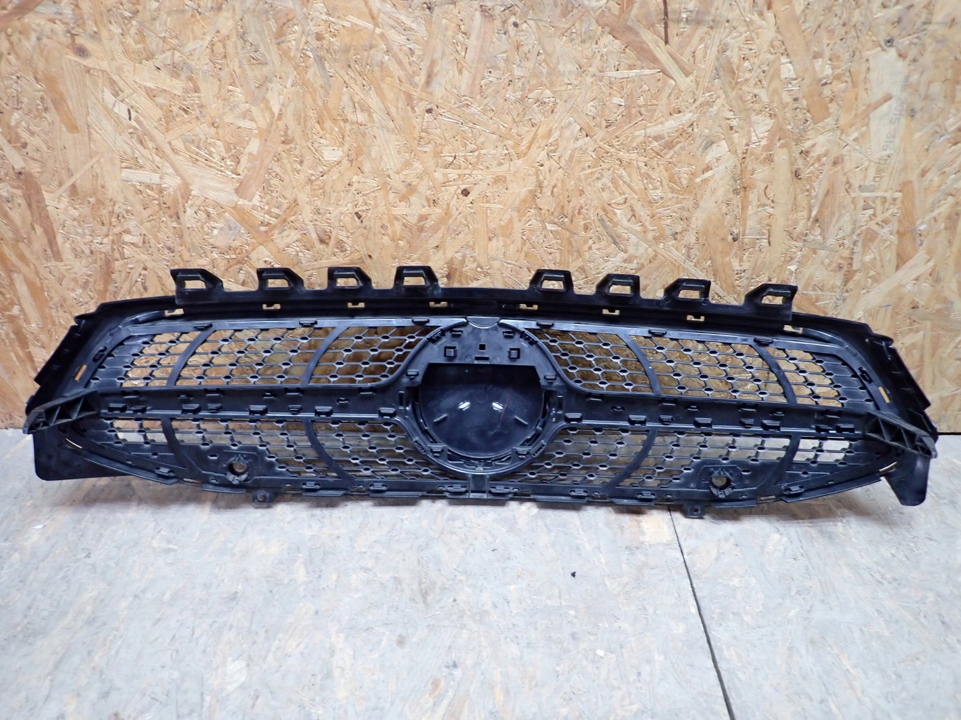 Grill MERCEDES CLA 118 2019- A1188880000