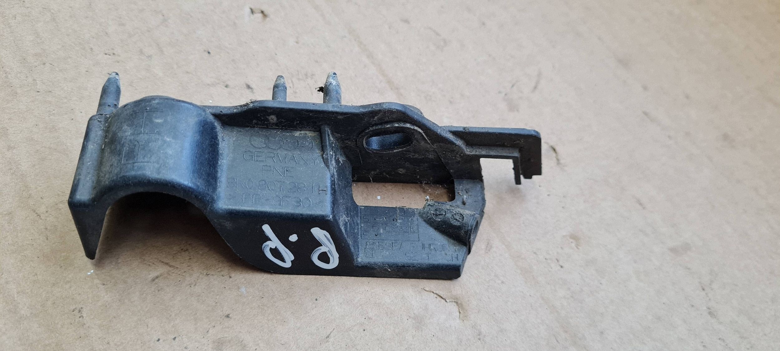 A4 B8 S4 LIFT support holder bracket of a bumper right front 8K0807284H