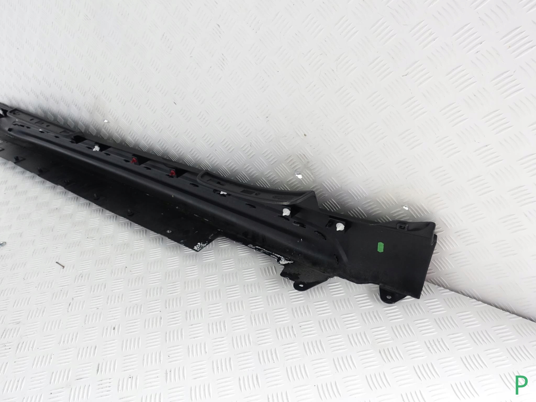 MINI F60 COUNTRYMAN молдинг порог правый (B15)