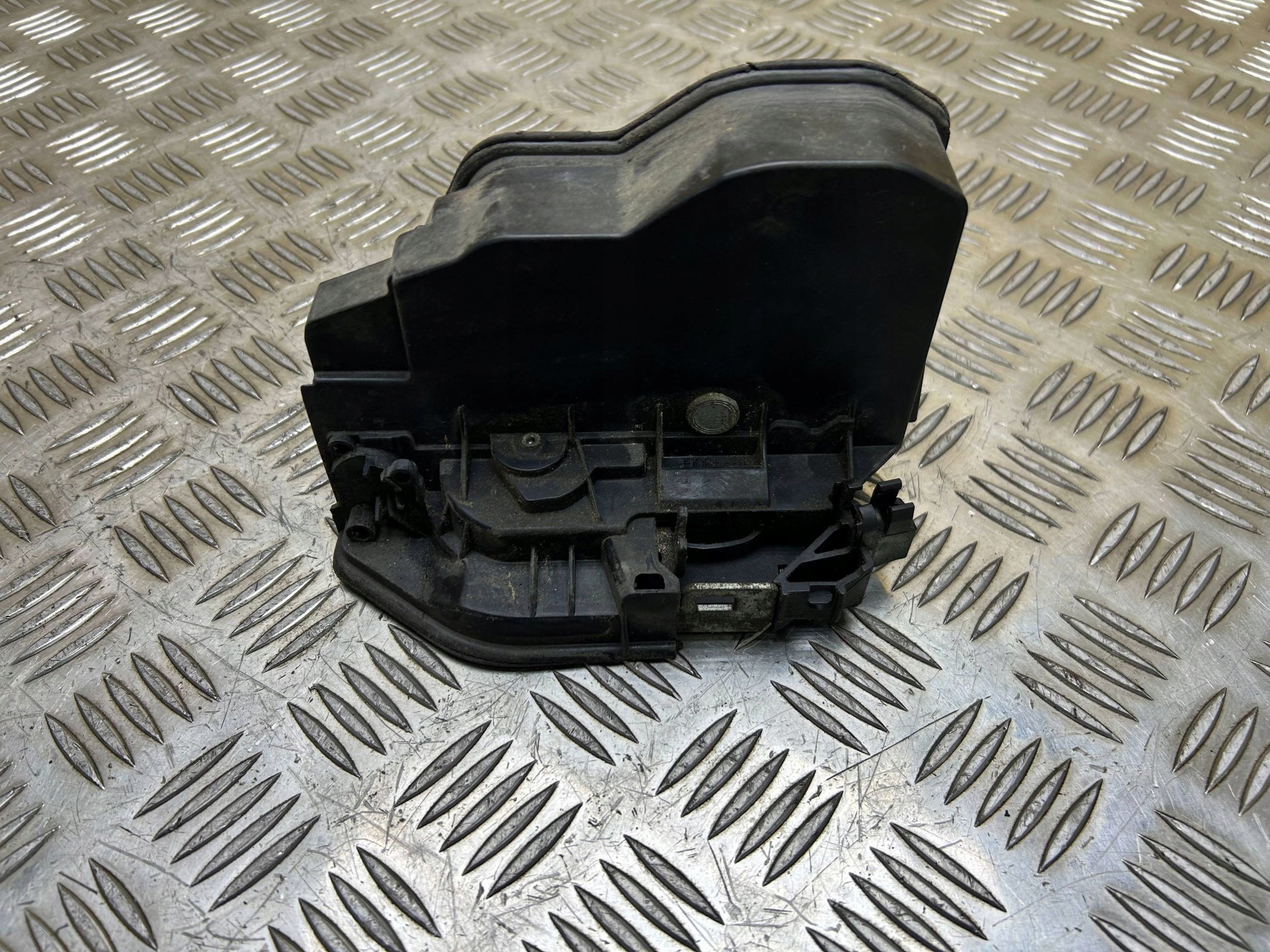 lock door przednich right front 7 PIN Europa BMW 5 E60 E61 2004 7036170