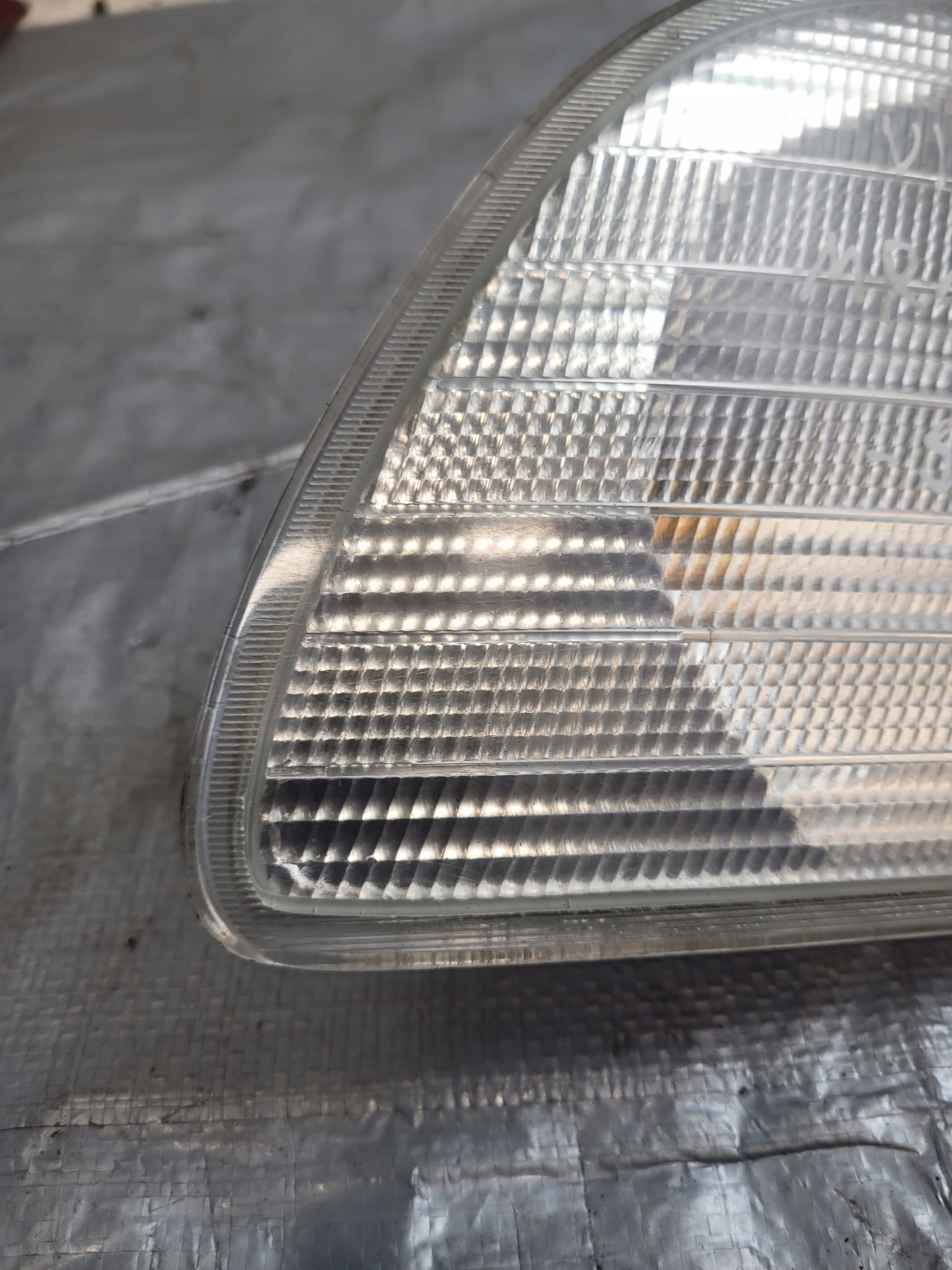 indicator left front MERCEDES VITO W638 97r.