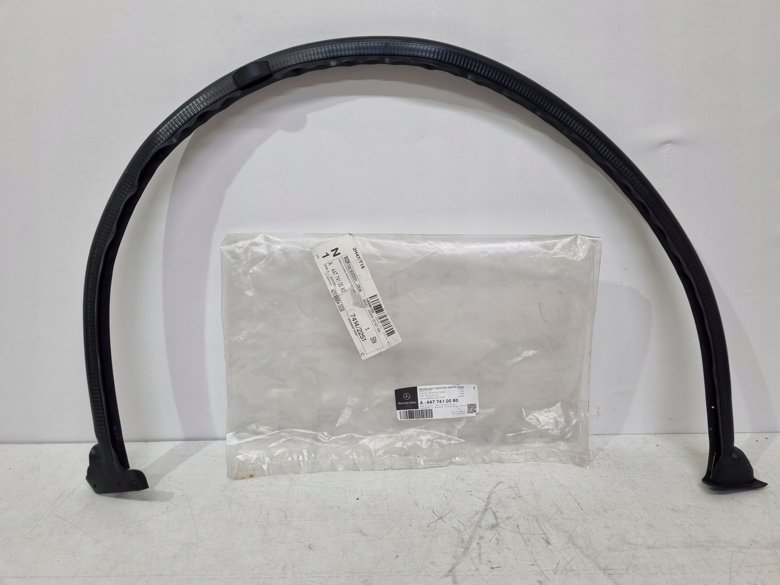 USZCZELKA DRZWI LEWY TYŁ MERCEDES W447 A4477410080