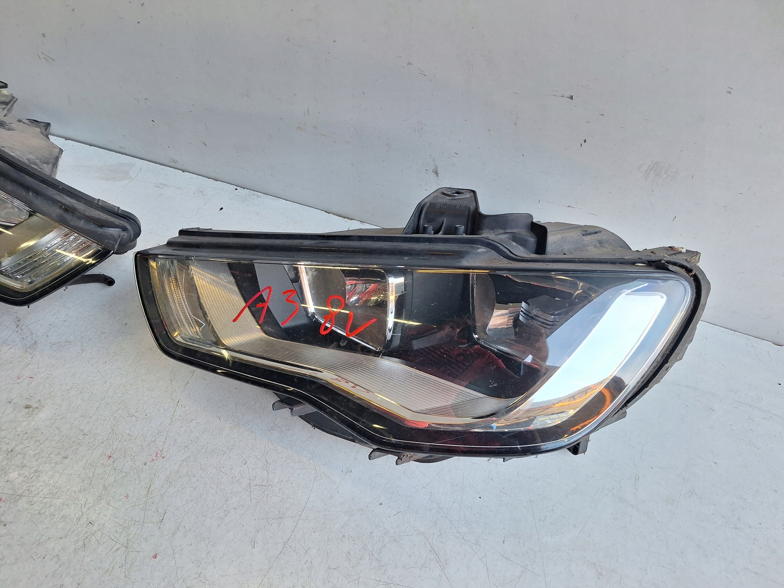 AUDI A3 8V 13-16 light right UK