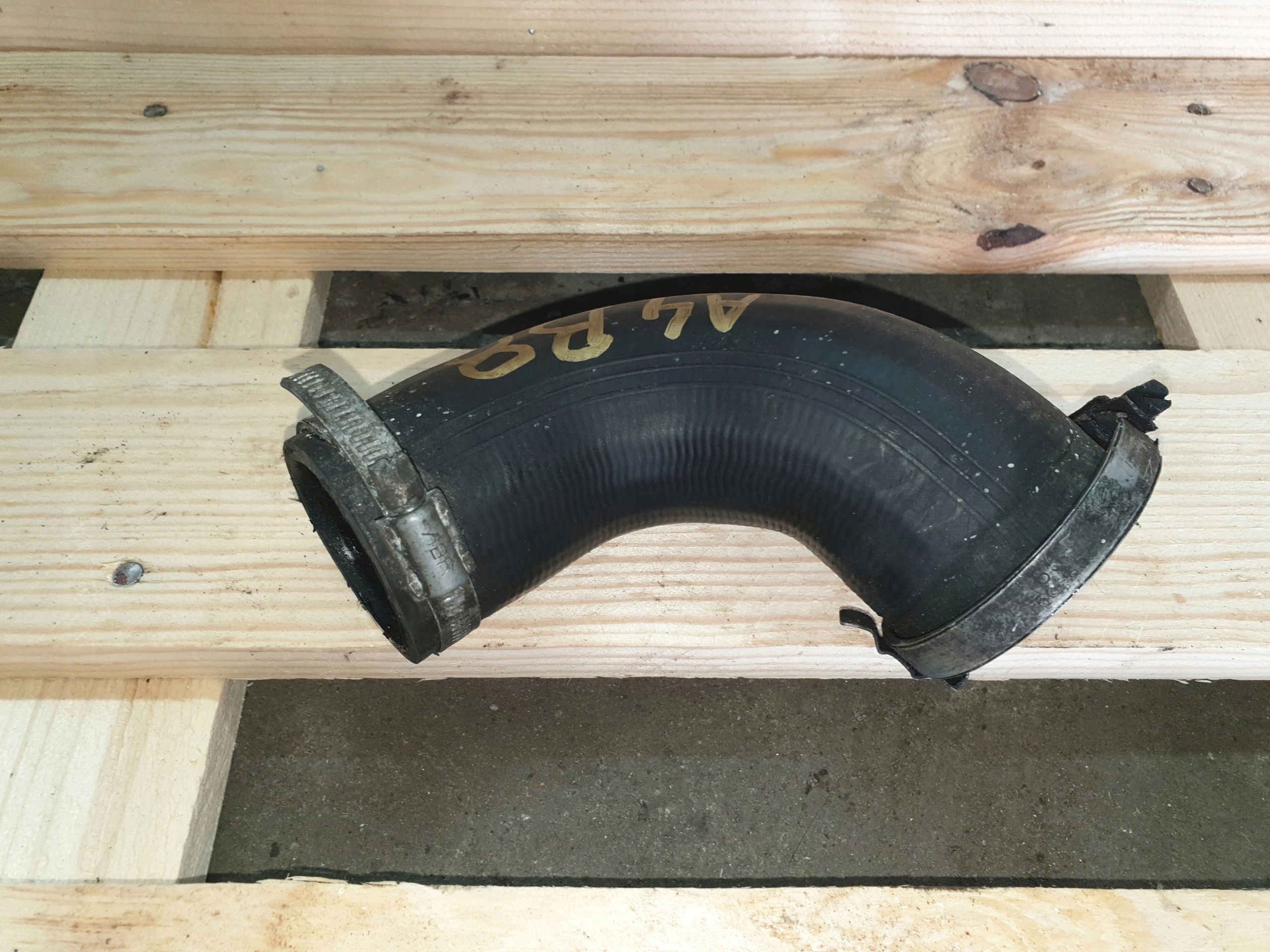 AUDI A4 B8 2.0 D pipe air hose
