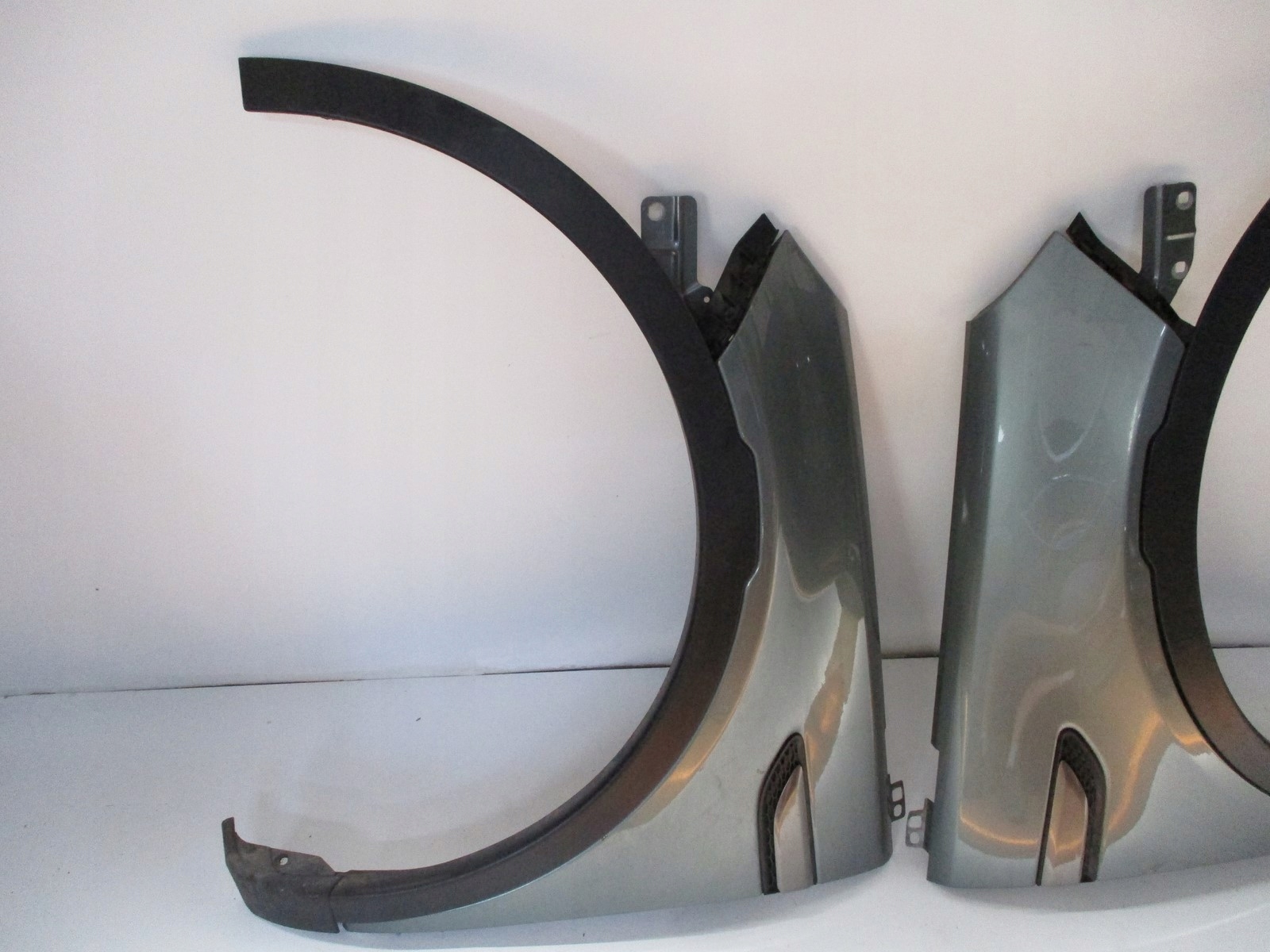 Błotnik Land Rover Discovery Sport PRAWY Producent części Land Rover OE