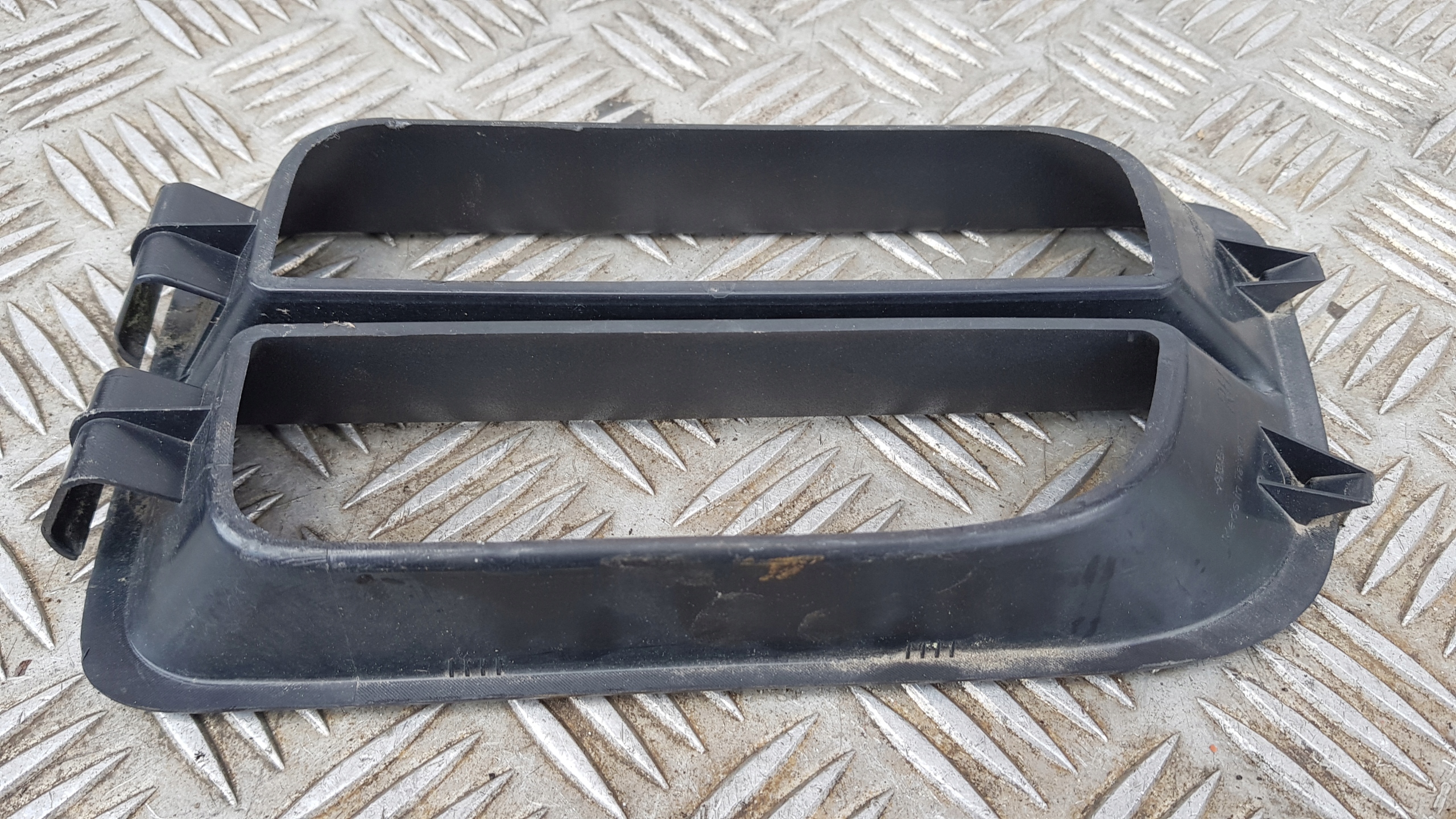 MERCEDES ACTROS MP2 MP3 grid of a bumper right