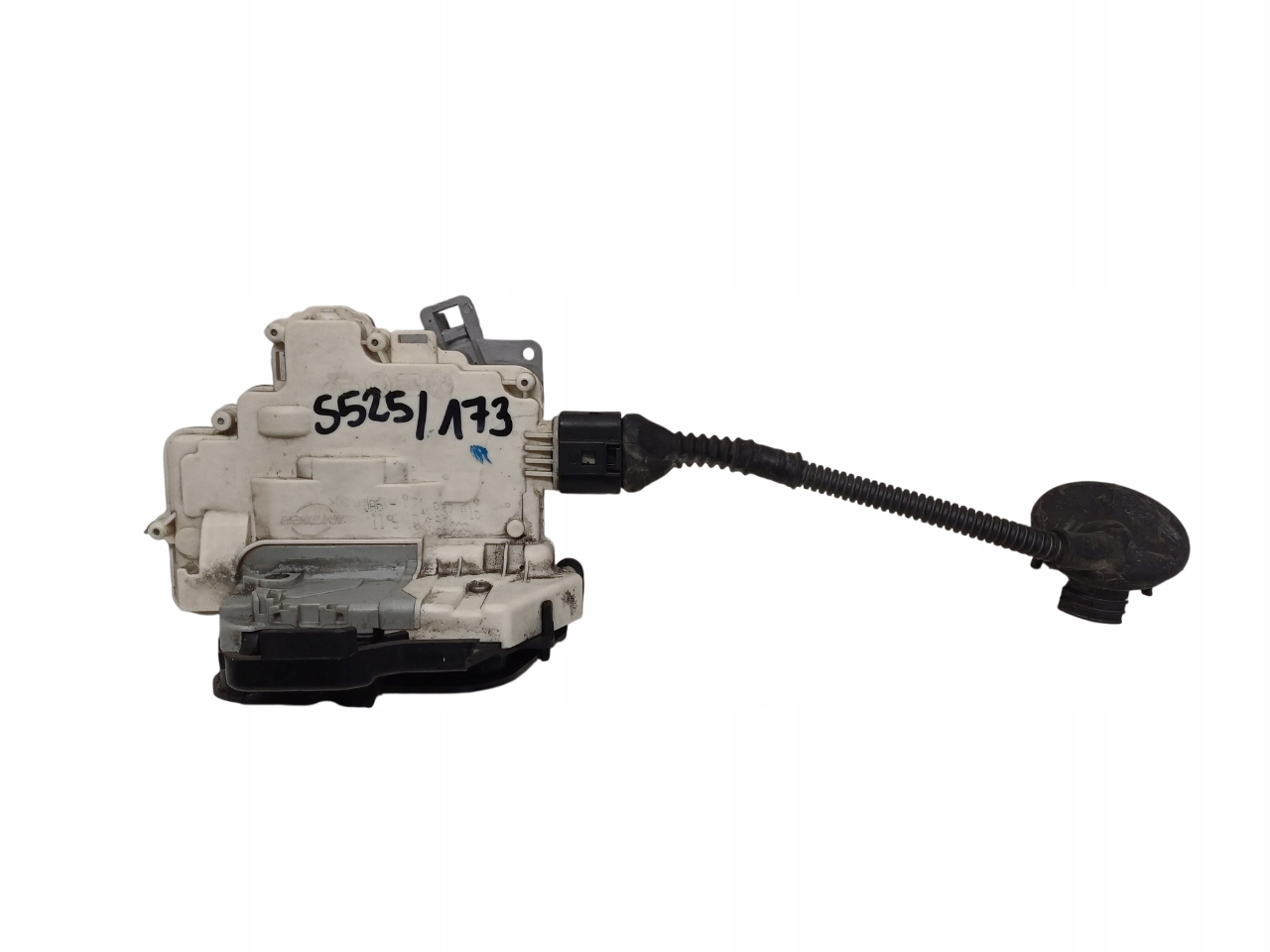 VW AUDI SEAT SKODA - ZAMEK DRZWI PRAWY PRZÓD 4F1837016