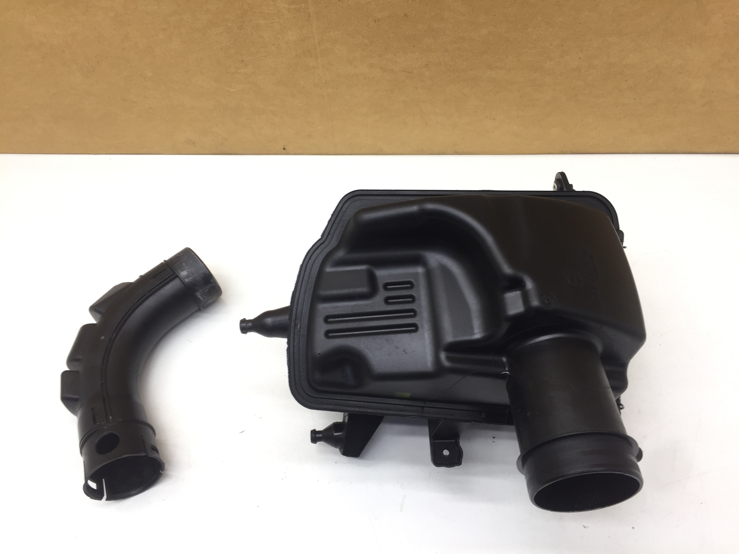 Nissan OE022318s01 корпус фильтра воздуха