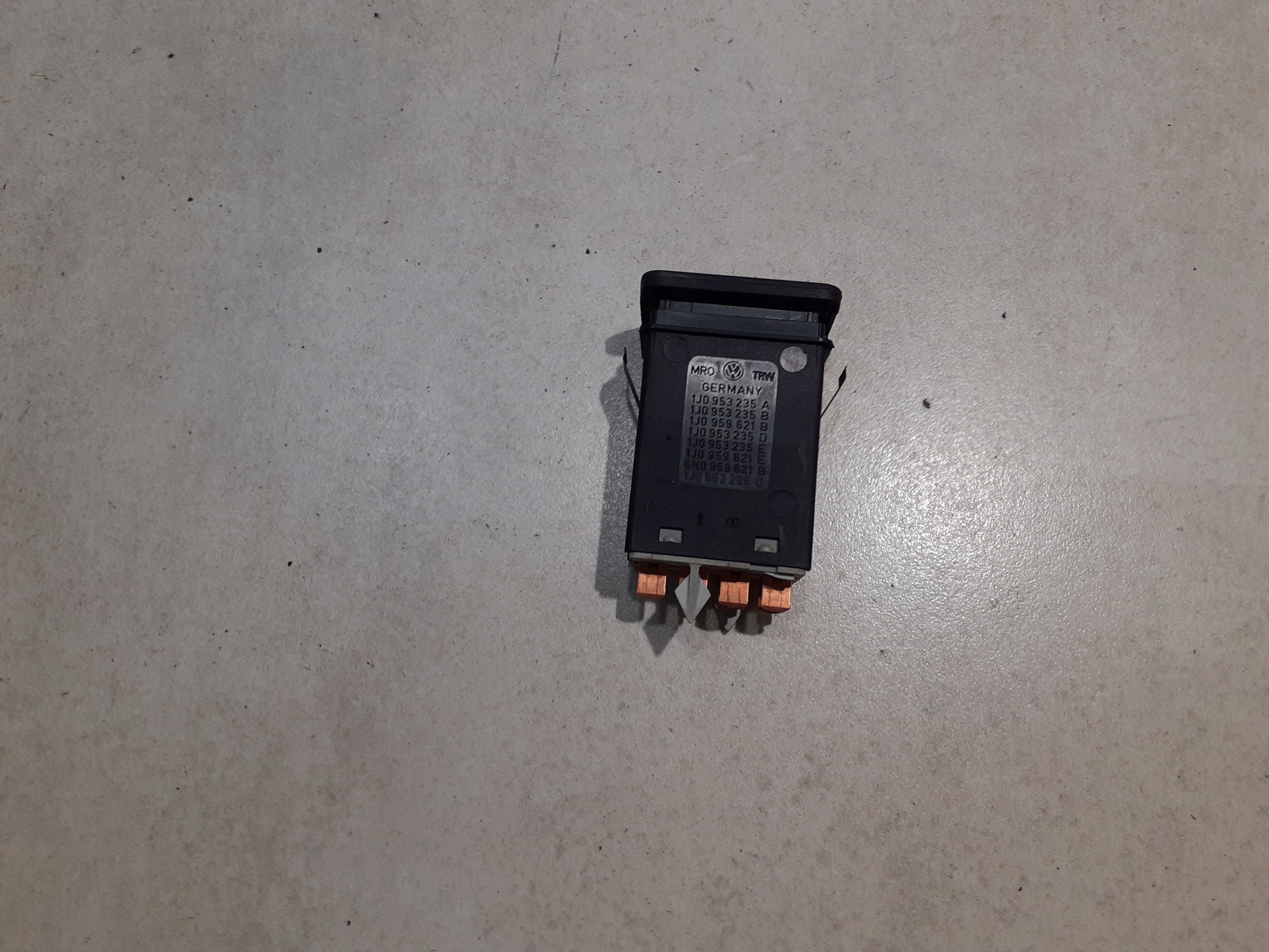 button light switch of warning lights VW GOLF IV 1.4 16V 1J0 953 235 A