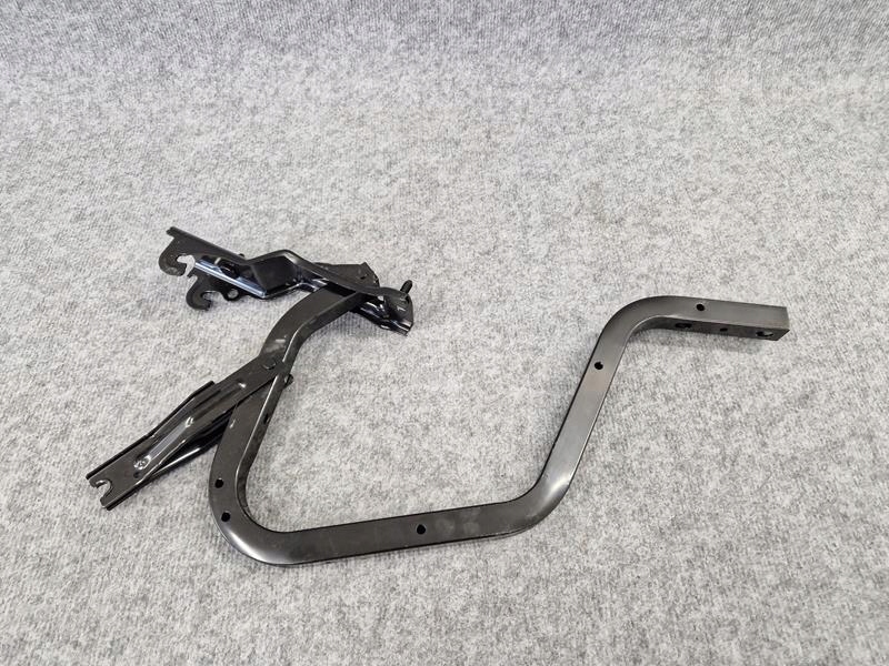 MAZDA 6 VI GJ SEDAN ZAWIAS KLAPY BAGAŻNIKA TYŁ ORYGINAŁ