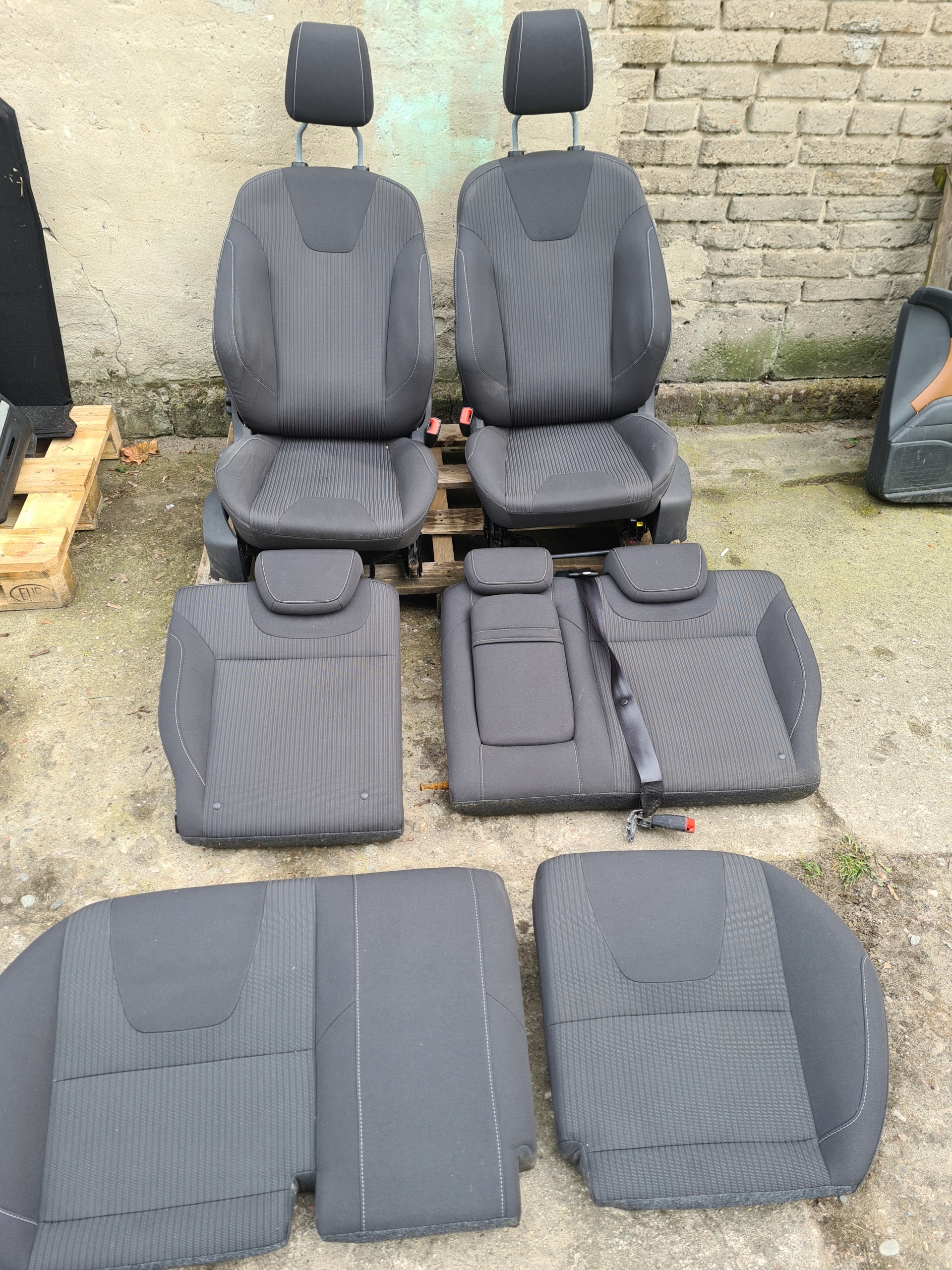 FOTELE KANAPA FORD FOCUS MK3 HB