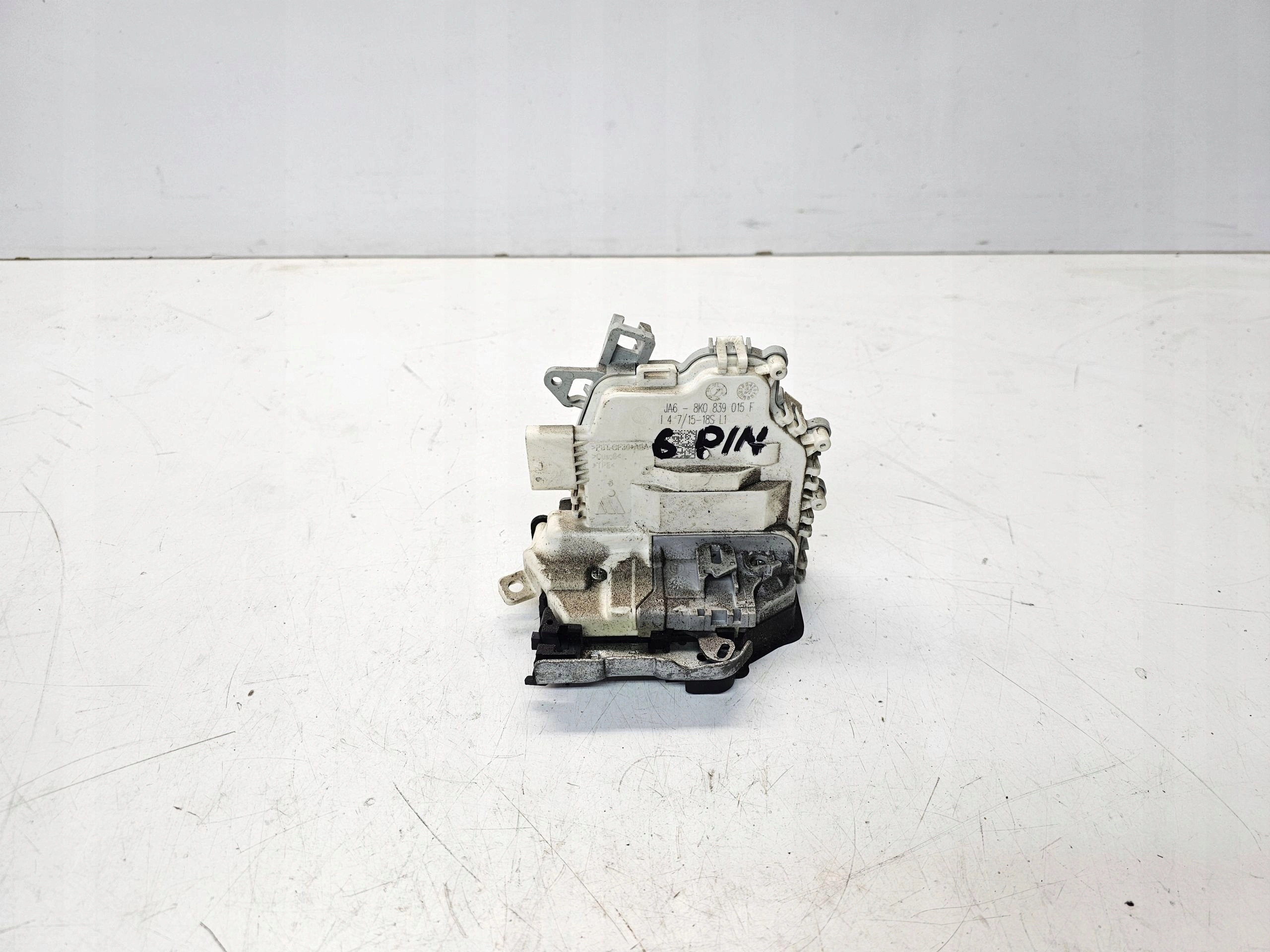 lock door left rear part AUDI A4 B8 A5 Q5 8K0839015F 6 PIN
