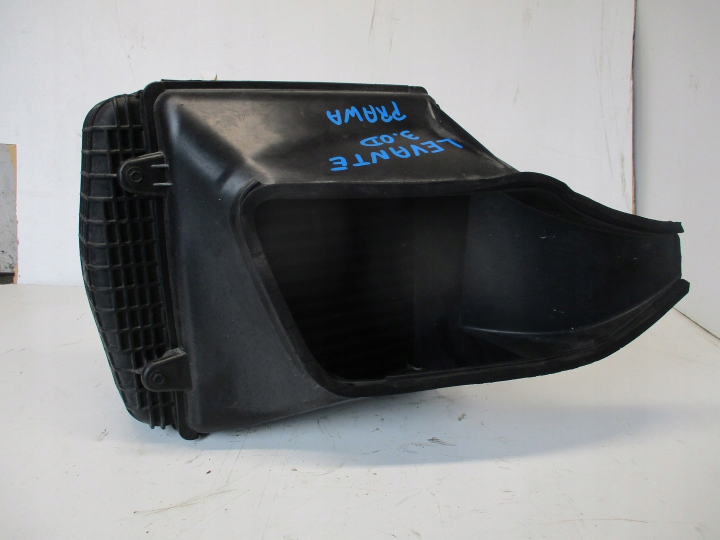 Intercooler chłodnica MASERATI LEVANTE 3,0D PRAWA