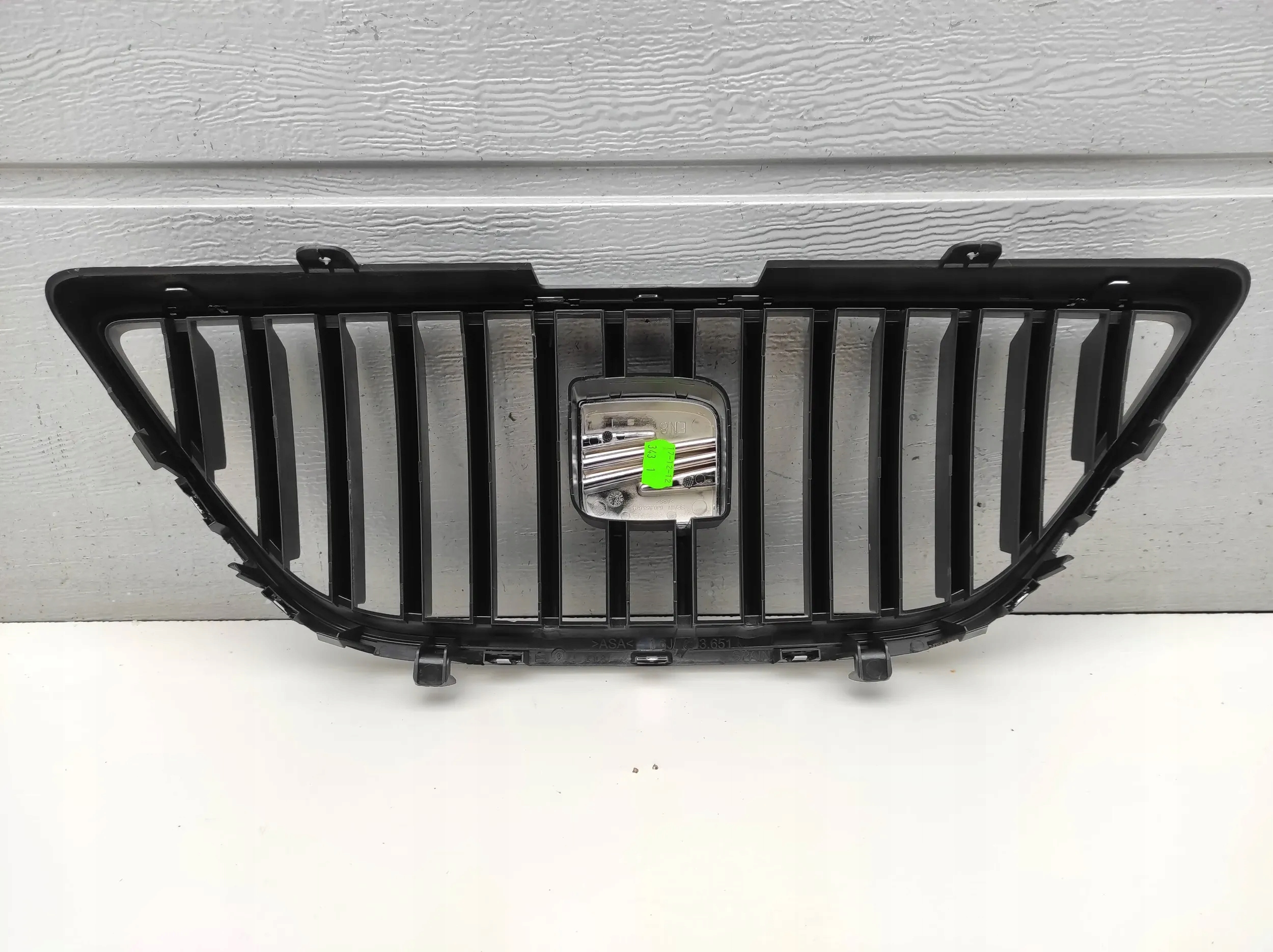 seat oe 6J0853651 решетка радиатора