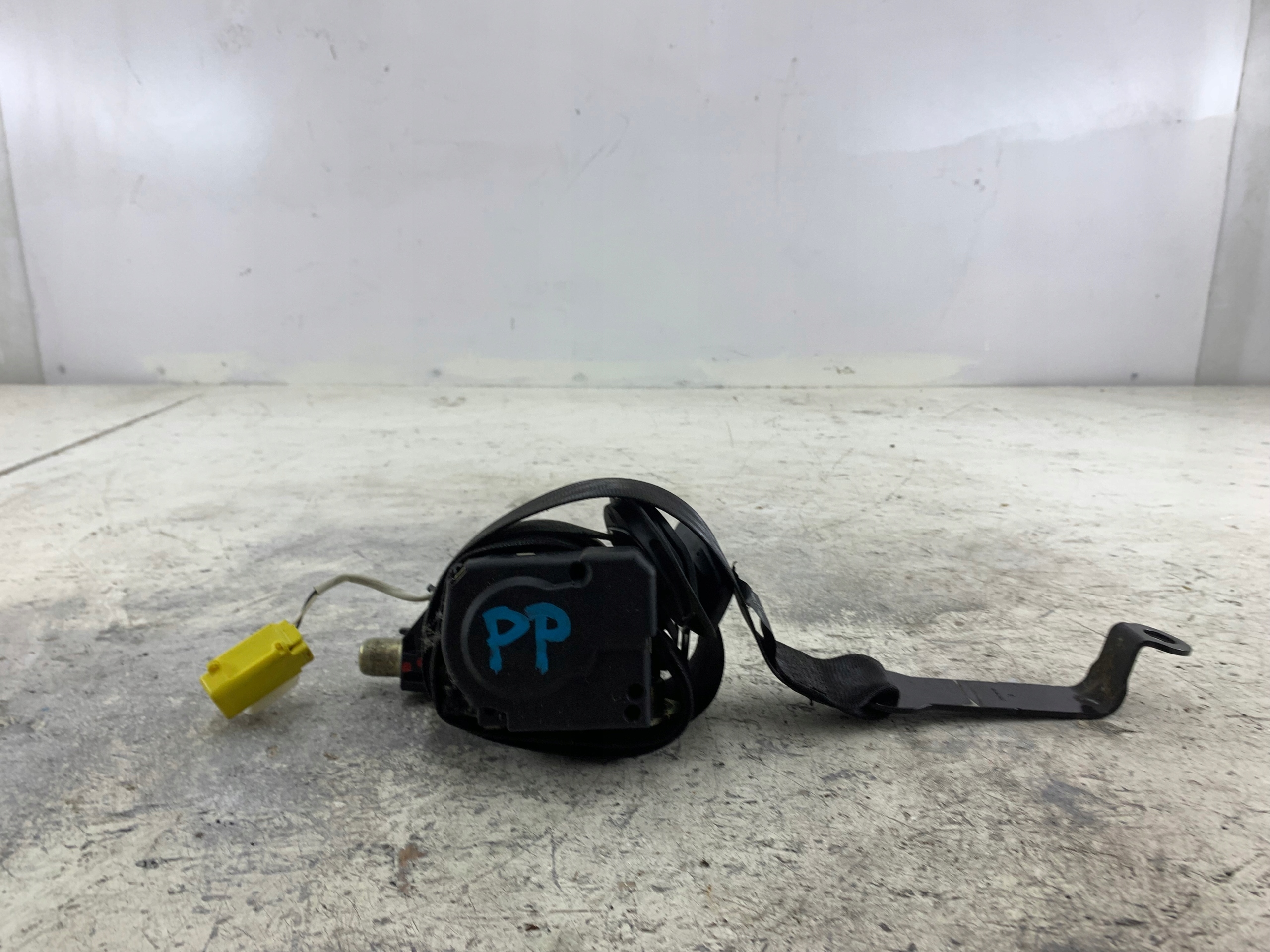VW TOURAN and seat belt right front 1T0857706B