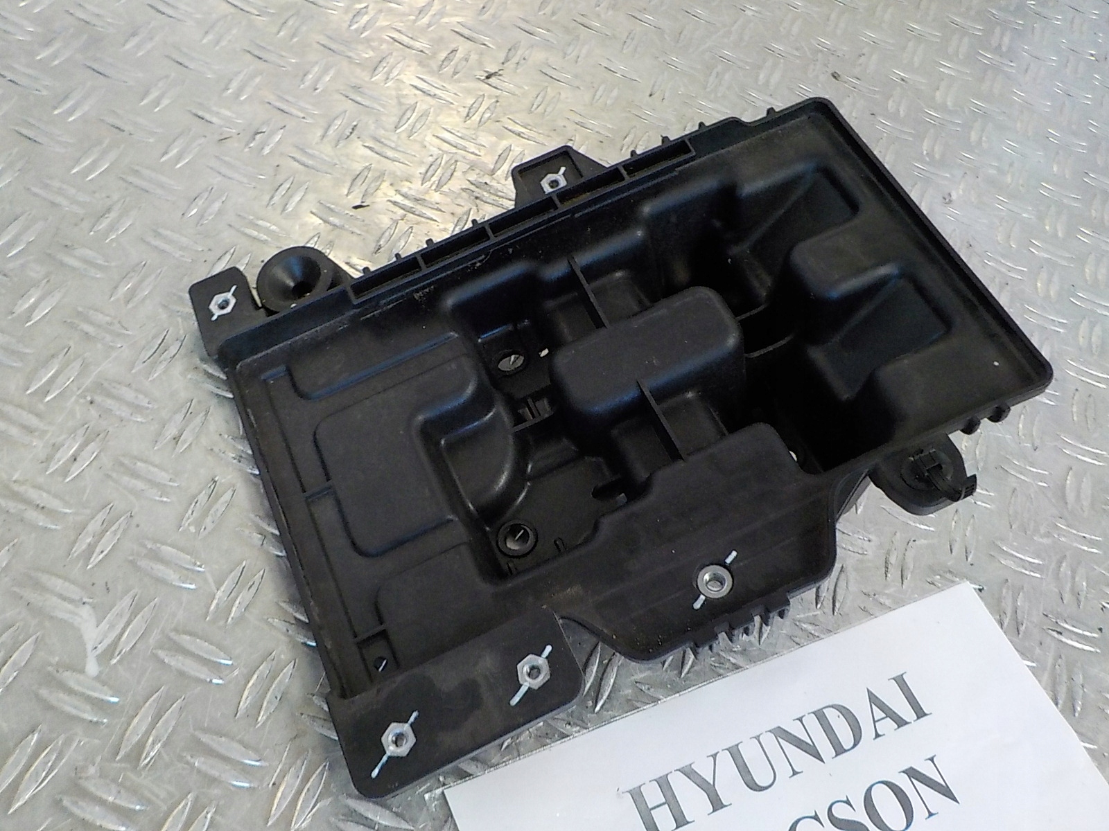 HYUNDAI TUCSON 15 20 PODSTAWA AKUMULATORA Part number 37150 D7500