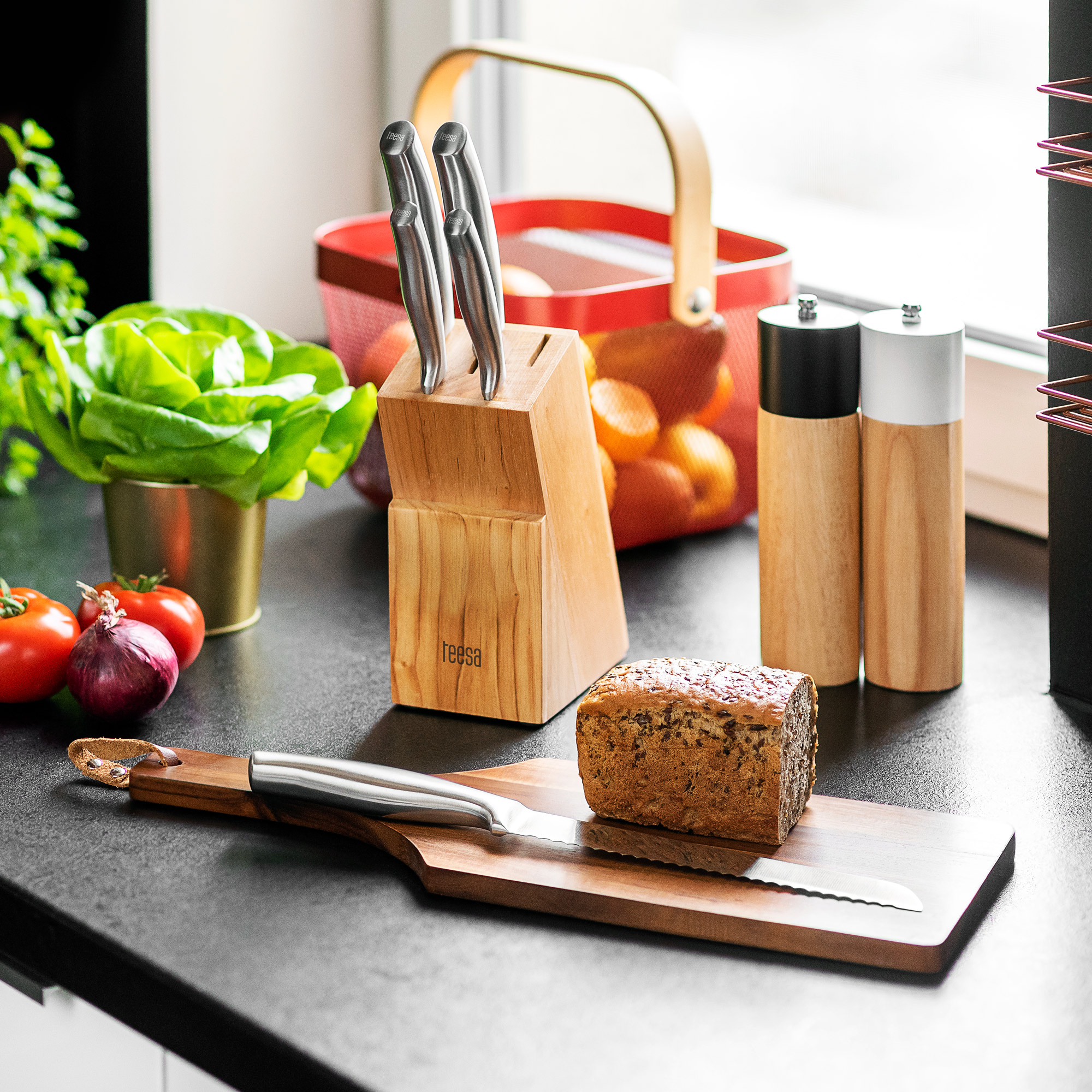 Zestaw noży kuchennych Teesa wyważone 5 w 1 stal nierdzewna Kod producenta TSA0204