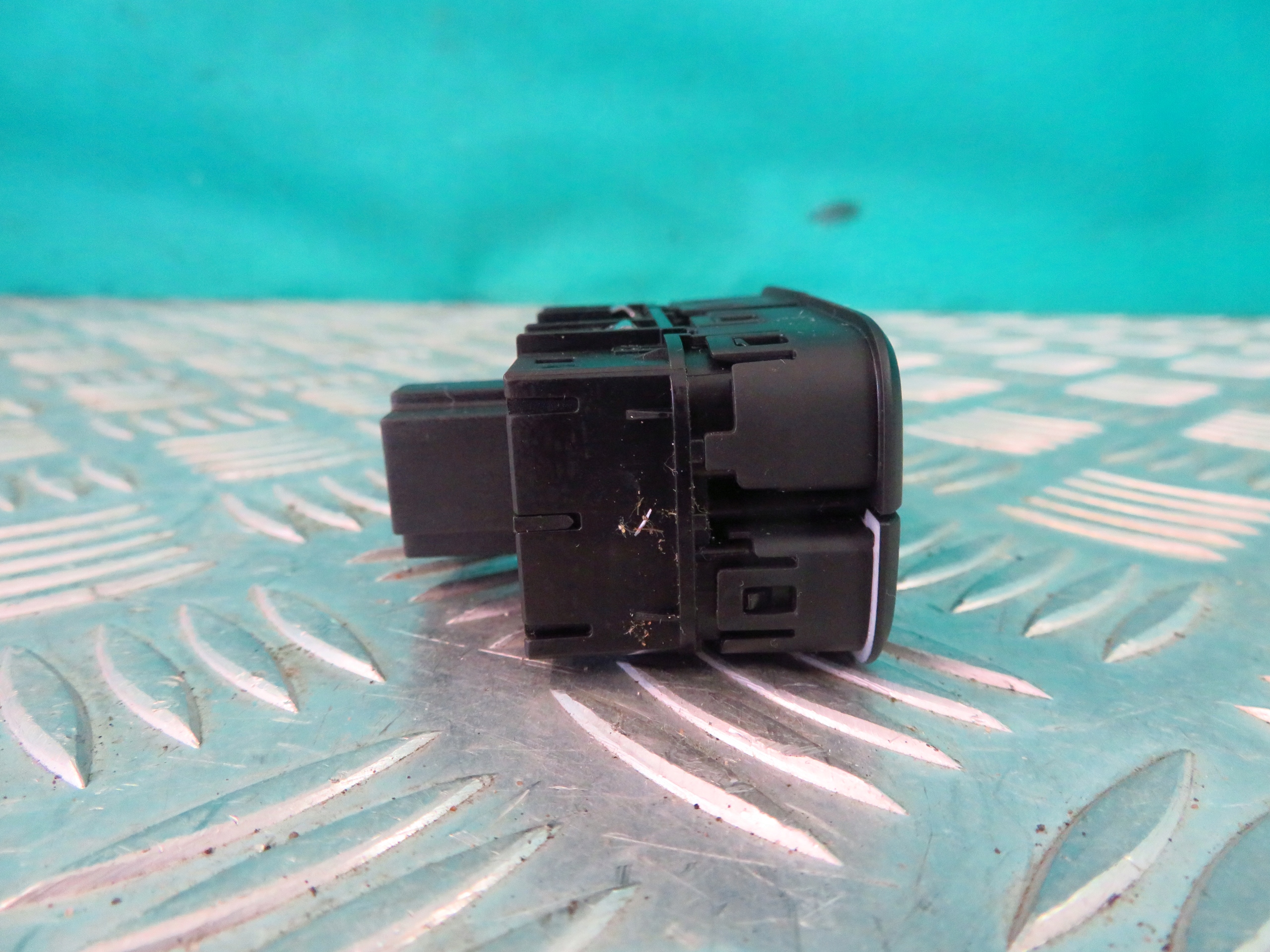 switch ESP TRAKCJI ZJAZDU FORD RANGER IV 17R