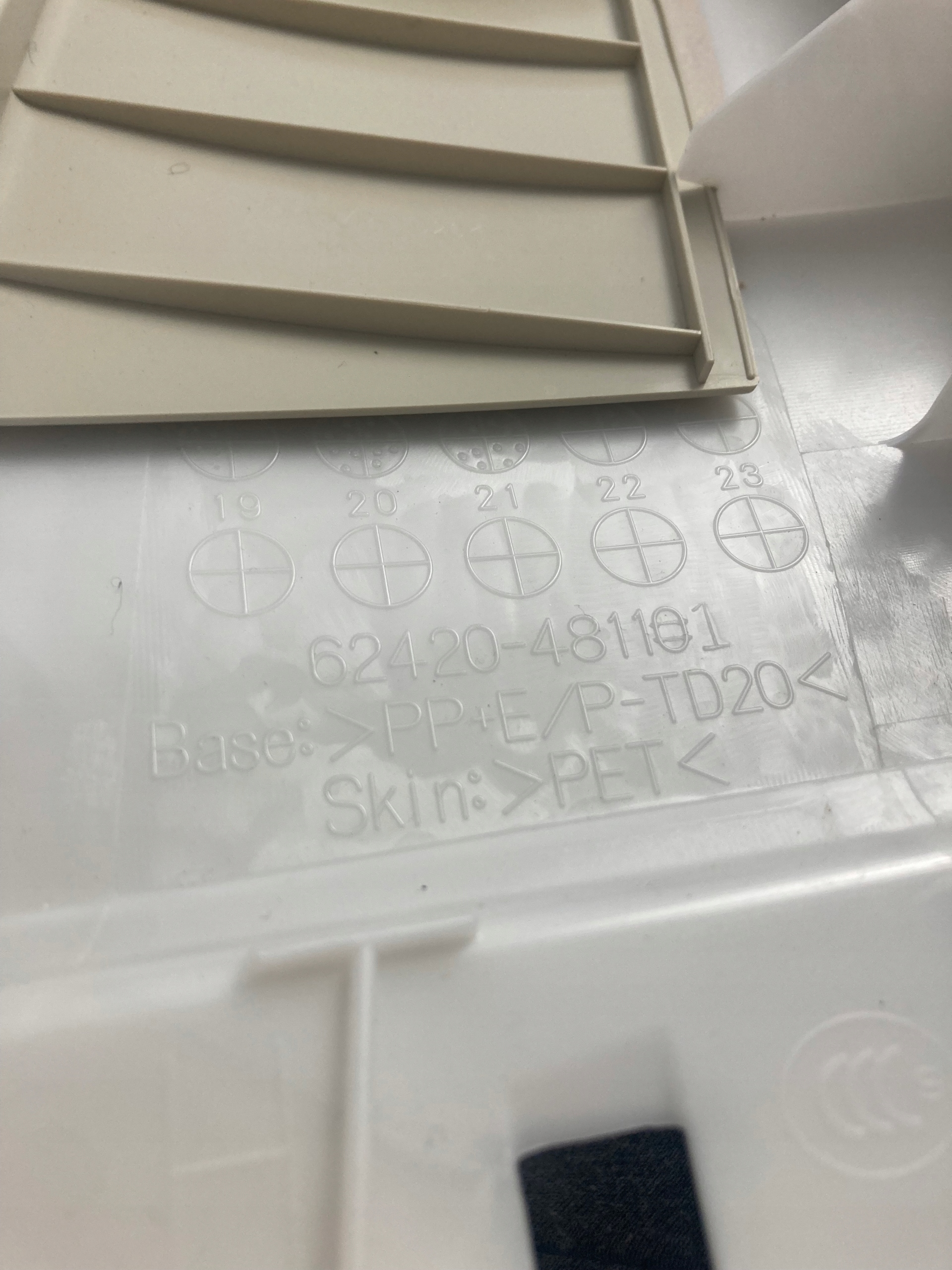 LEXUS RX450H OSŁONA POSZYCIE SŁUPKA B LEWY Typ samochodu 4x4/SUV Samochody osobowe