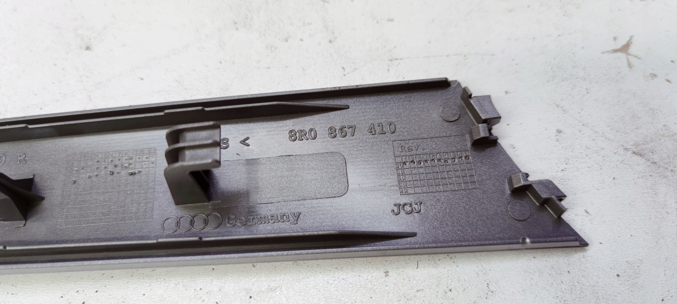 moulding DEKORY door right AUDI Q5 8R 8R0867410