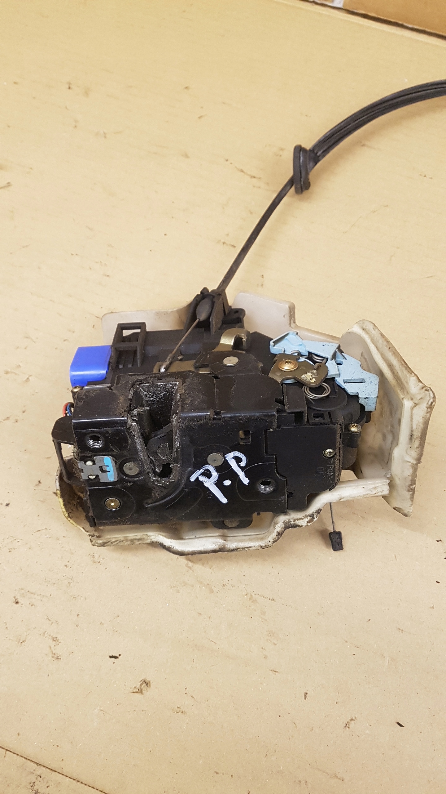 lock door right front VOLKSWAGEN GOLF 5 9 PIN