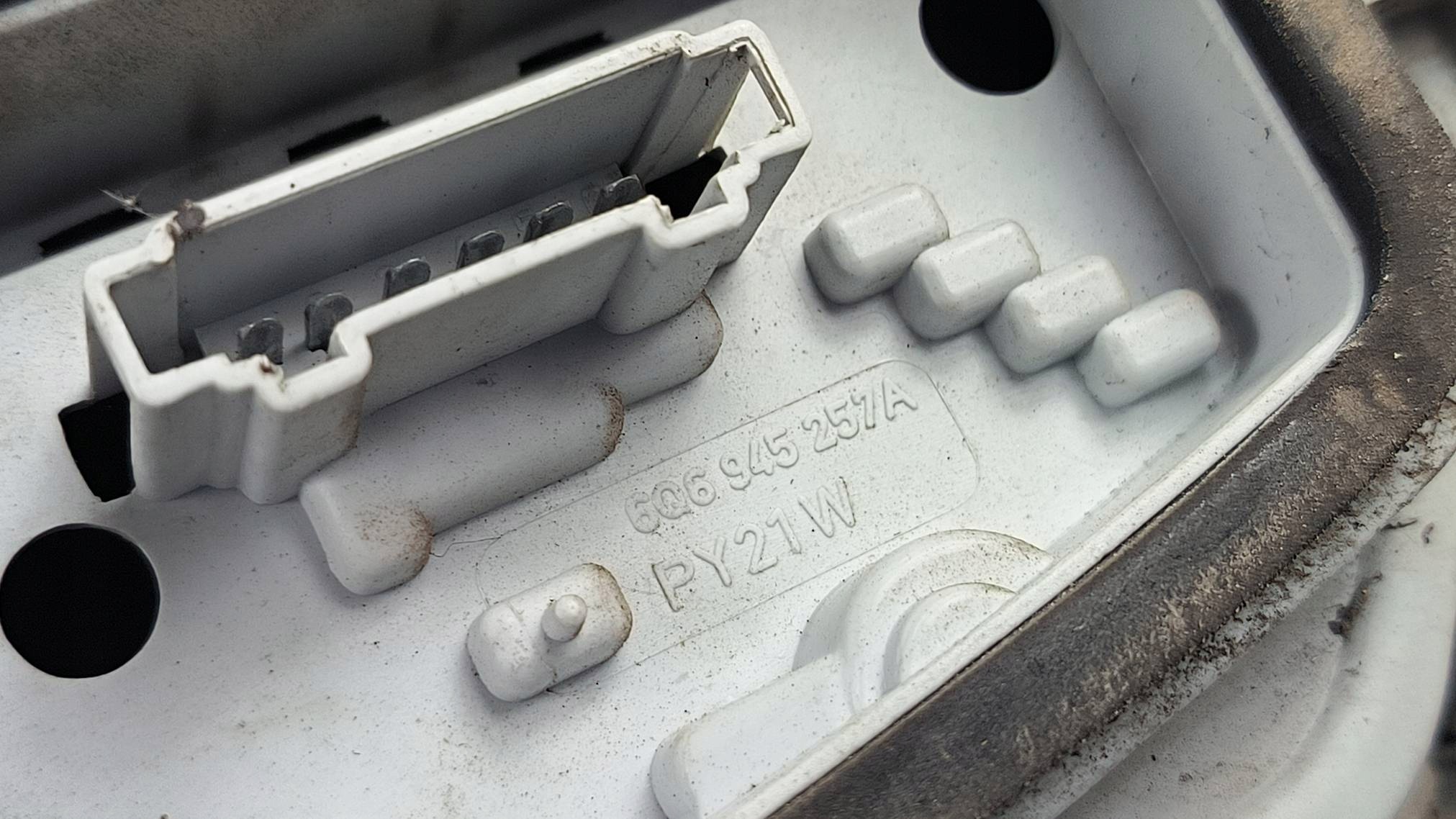 light left rear part VOLKSWAGEN POLO IV 9N 3D