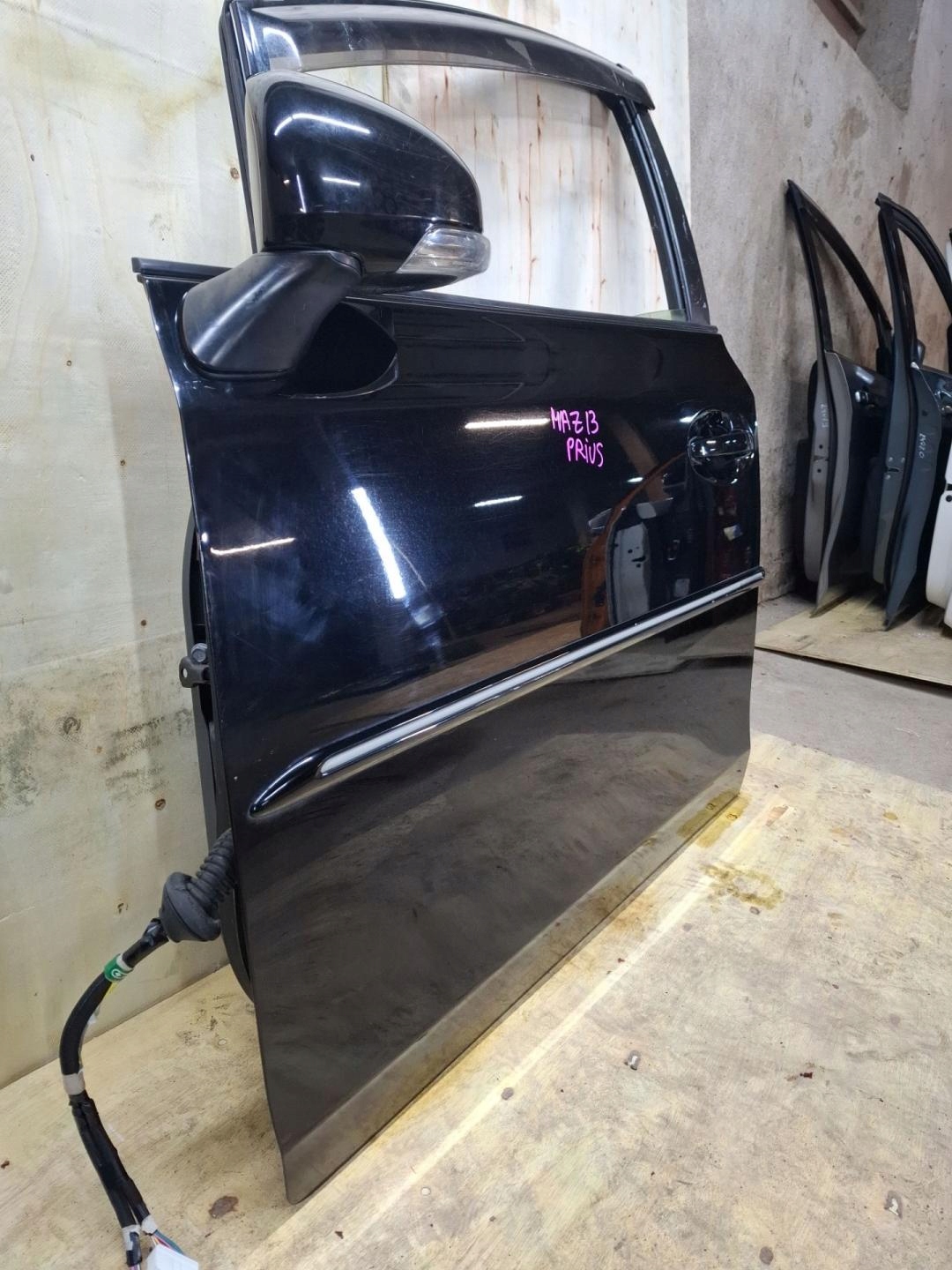 door front left side Toyota Prius plus ZVW40 2012