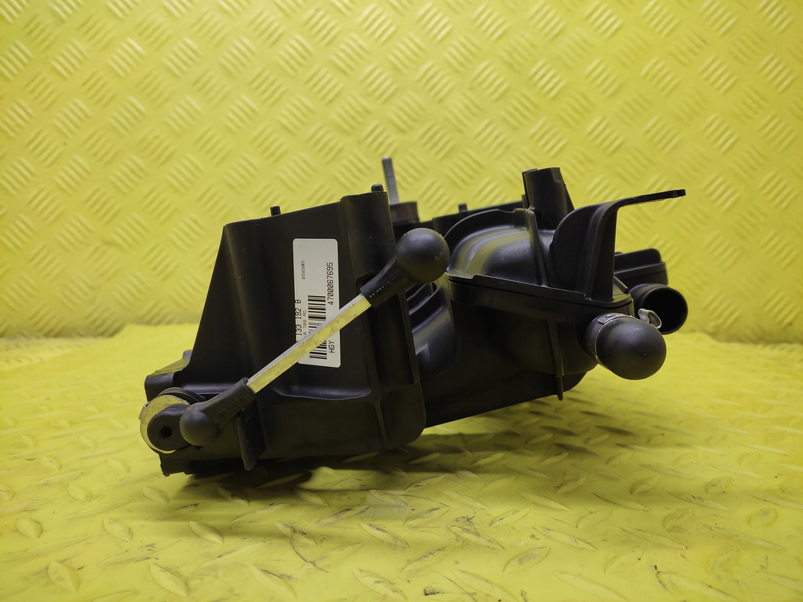 AUDI A6 C6 2.0 FSI intake manifold 06D133185