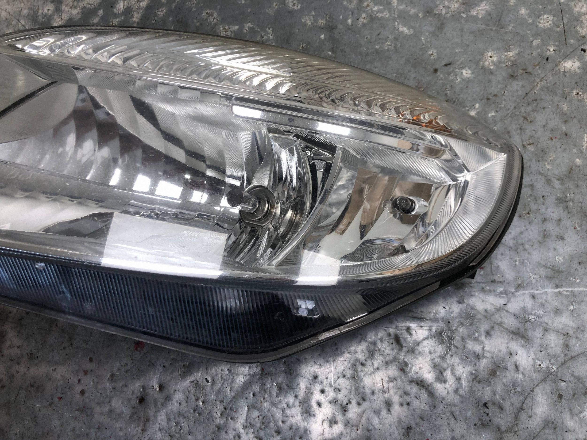light left front SKODA FABIA MK2 247831-00