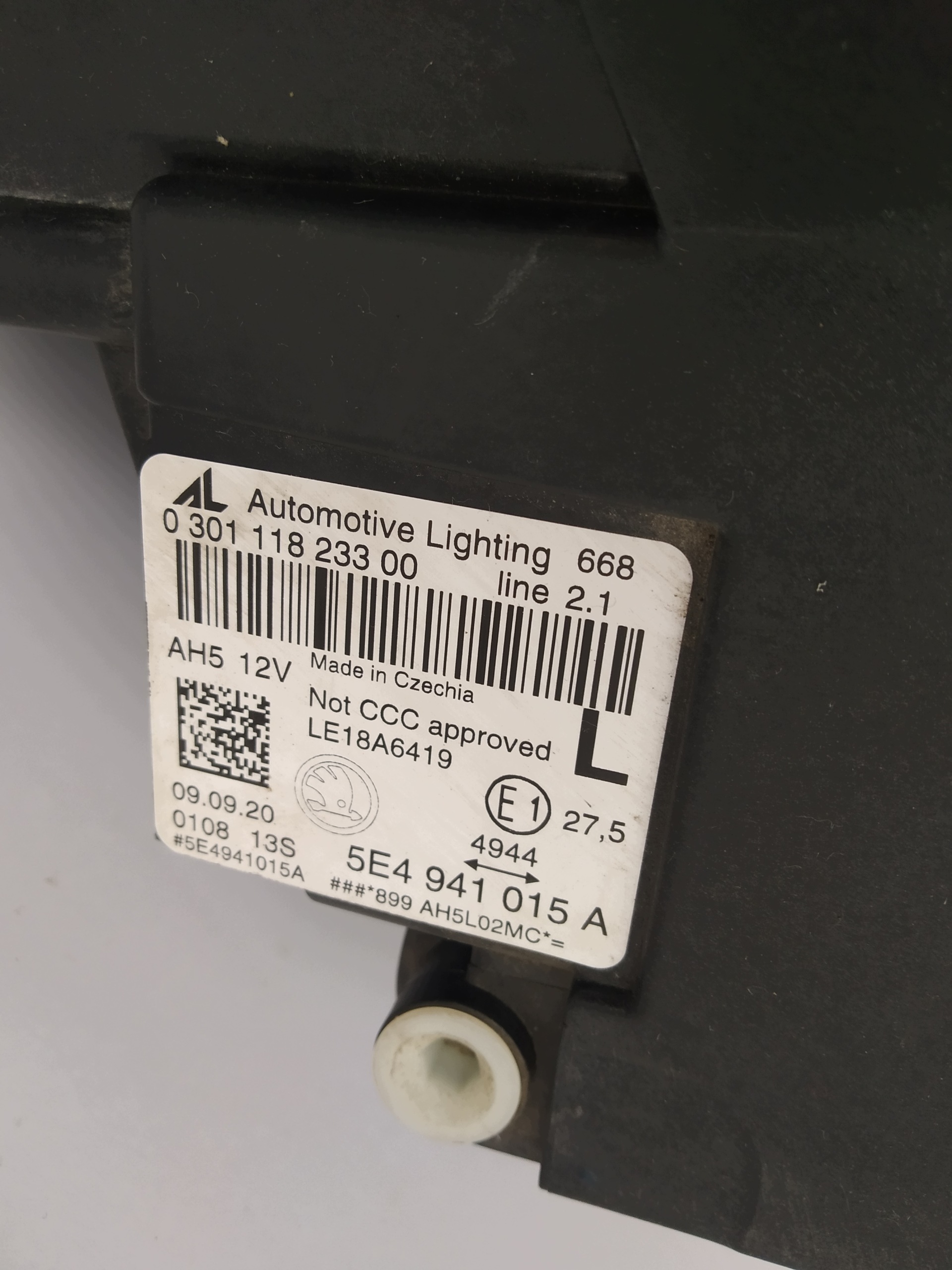 2019r + Skoda Octavia IV reflektor light front left Full Led Crystal 5E4