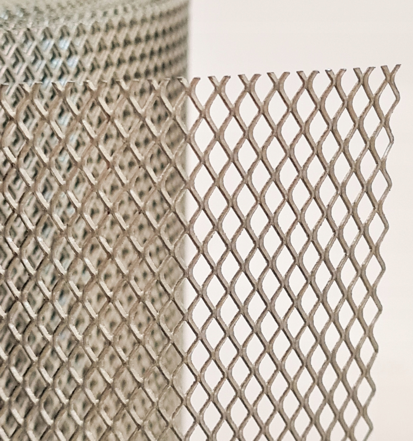 Siatka cięto-ciągniona ocynk na gryzonie owady oczko 5x3mm szer.0,9m Liczba m² w ofercie 0.9 m²