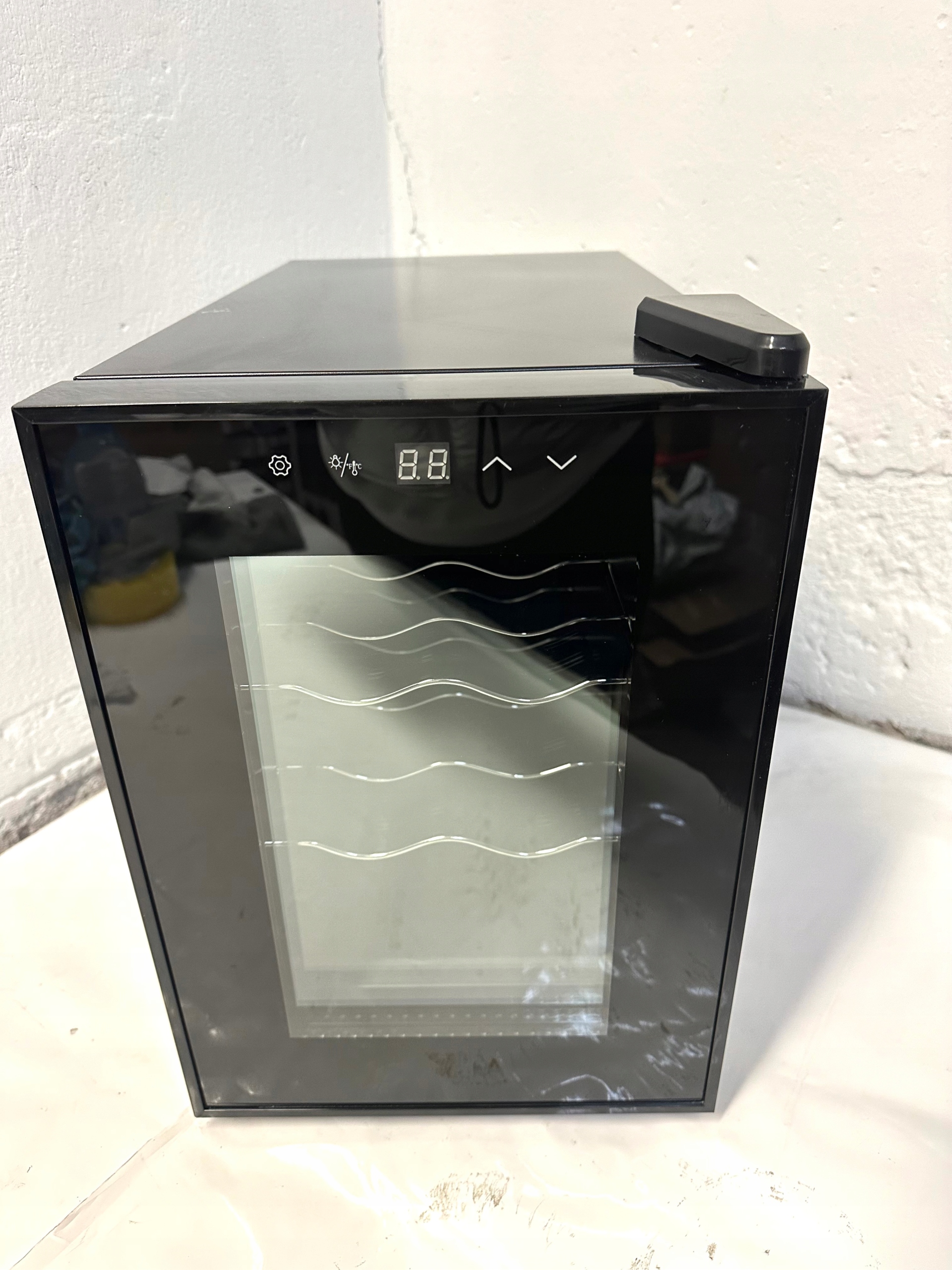 CHŁODZIARKA, LODÓWKA DO WINA Livoo GS153 6 BUTELEK 17L Producent inny