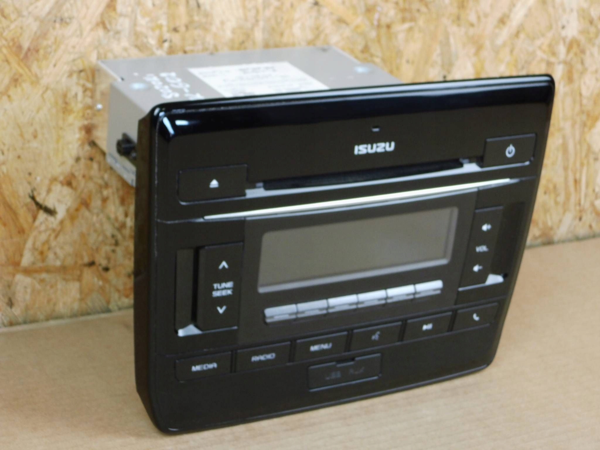 Isuzu D-Max 2020+ radio 8974807964